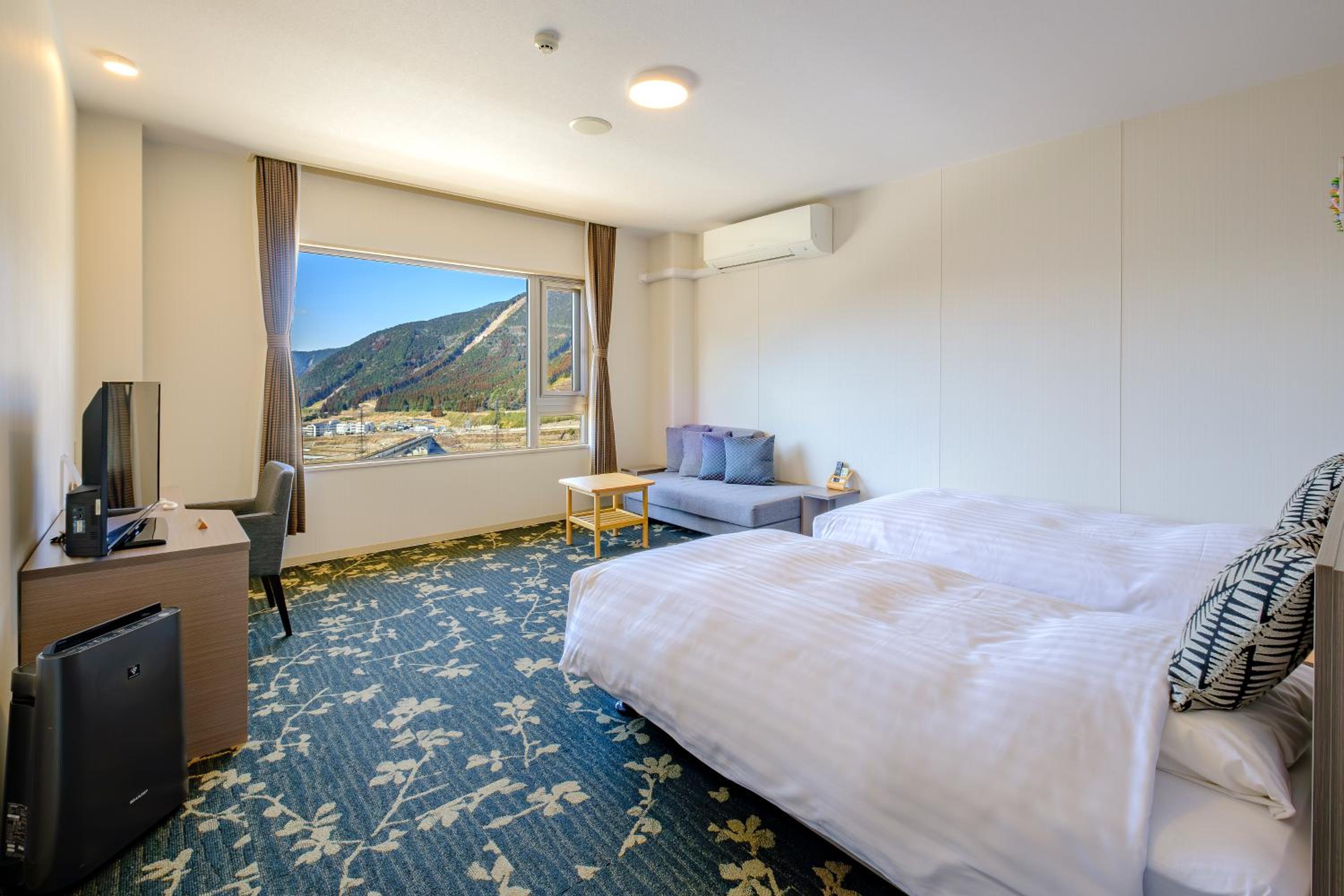 Twin Room with Mountain View photo 3