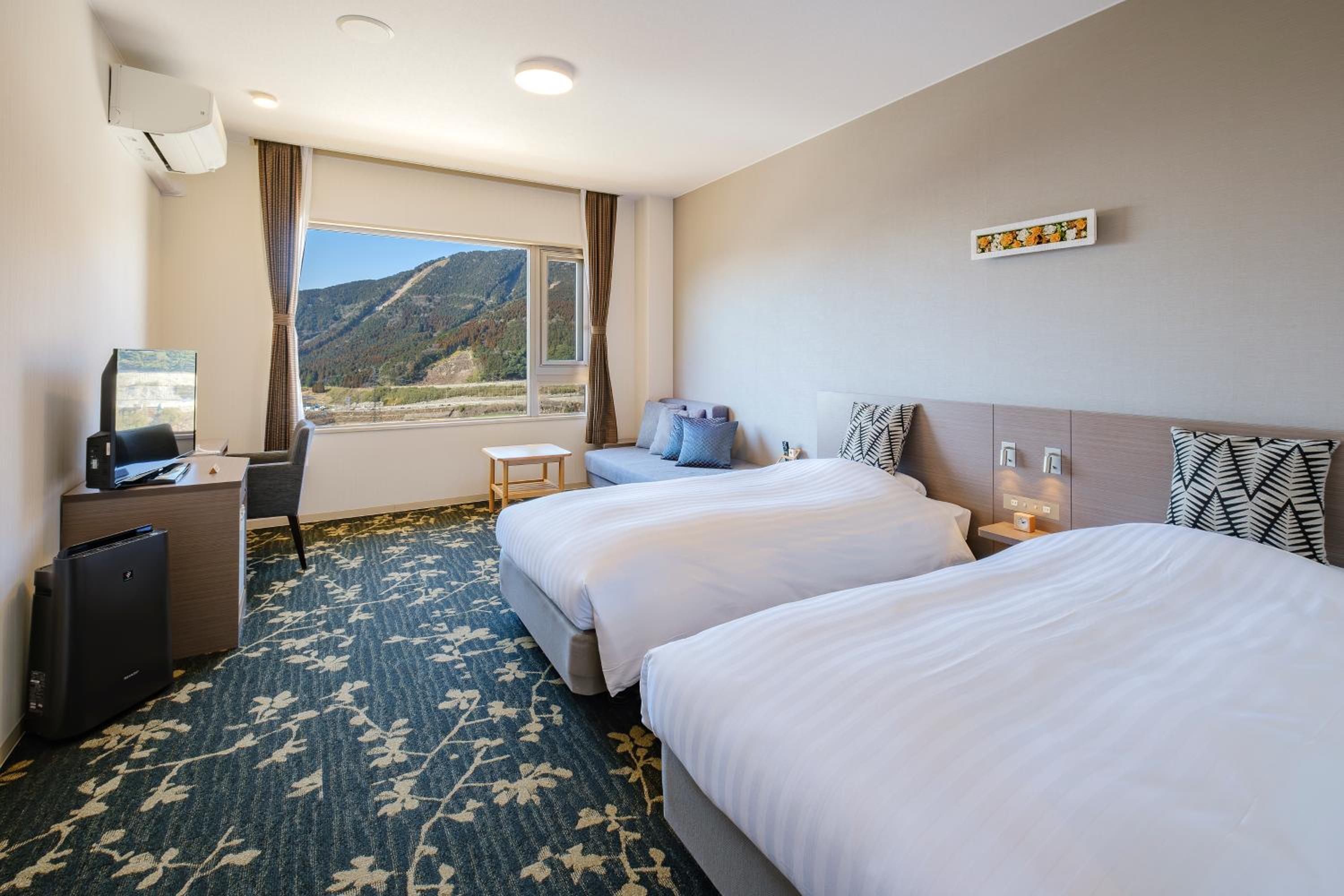 Twin Room with Mountain View photo 1