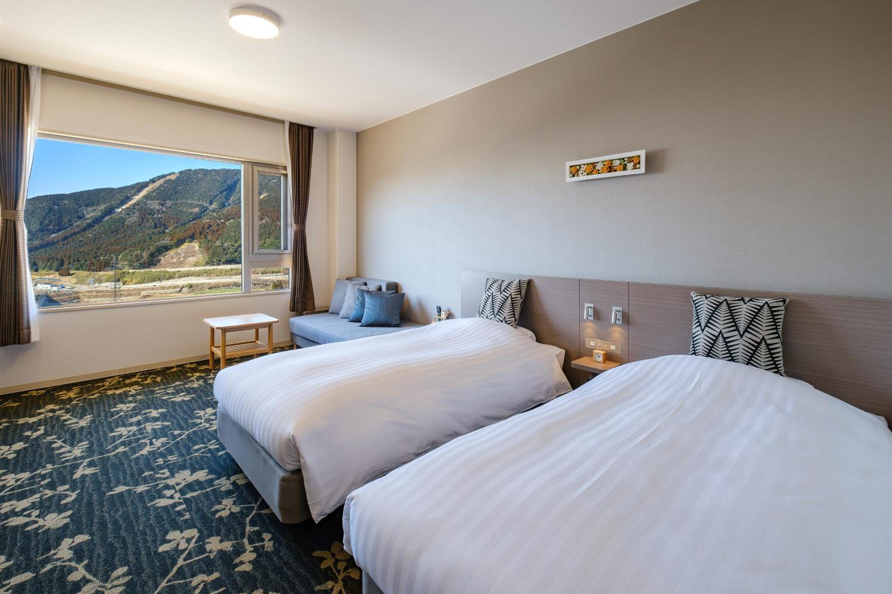 Twin Room with Mountain View photo 2