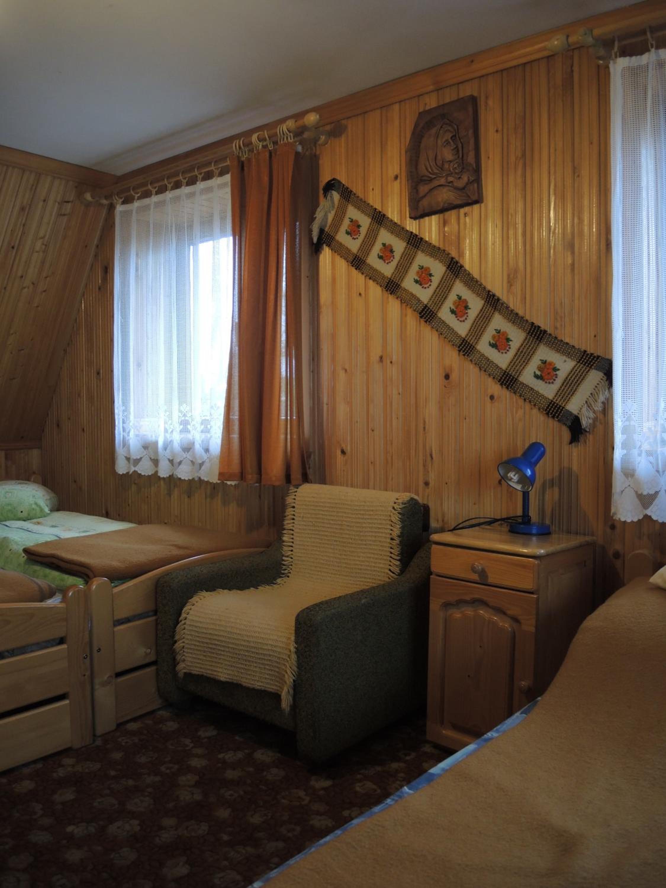 Quadruple Room with Private Bathroom - Photo 3