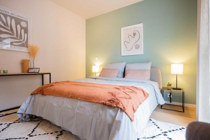 Deluxe One-Bedroom Apartment With City View