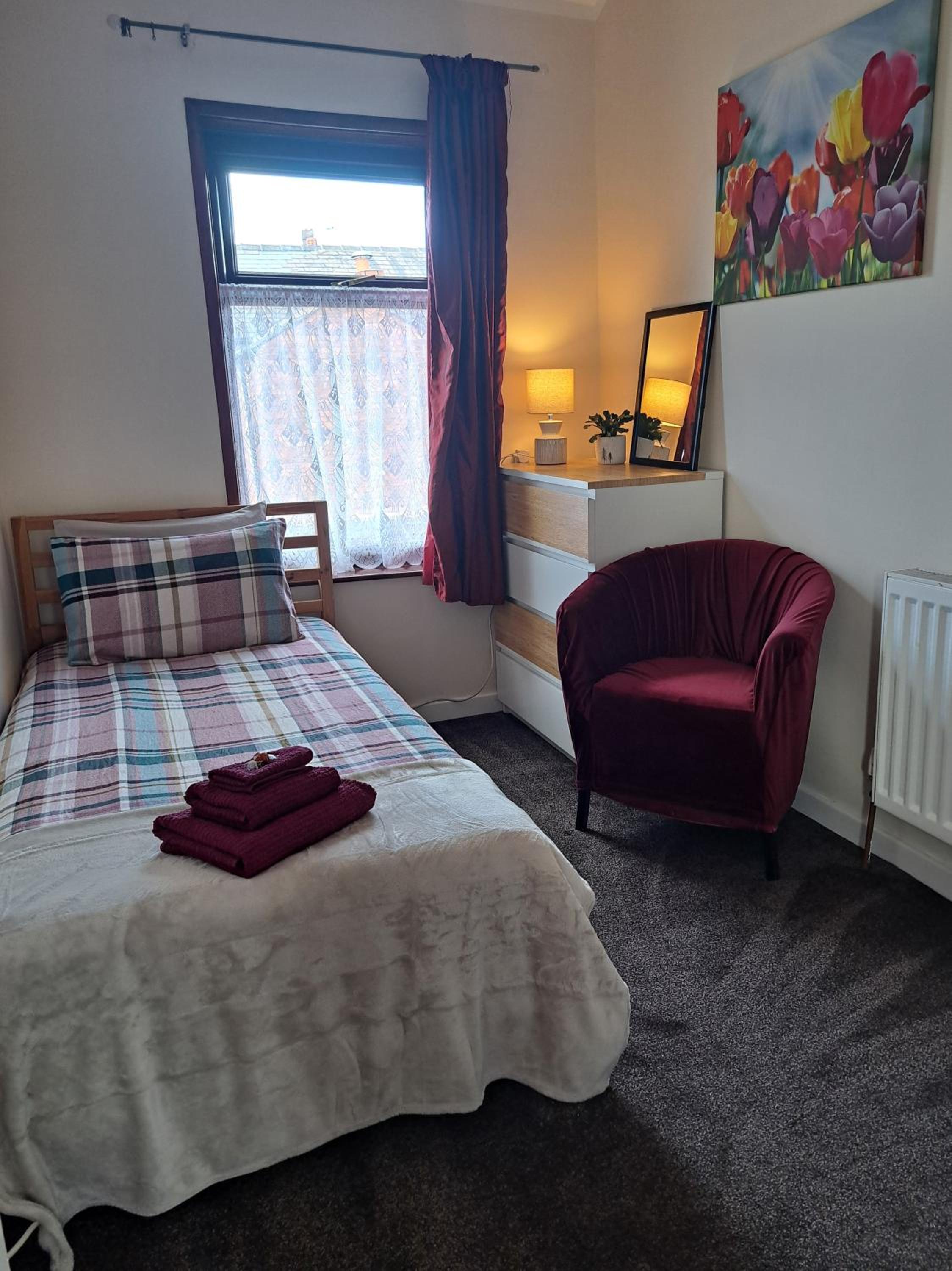 Single Room with Shared Bathroom photo 3