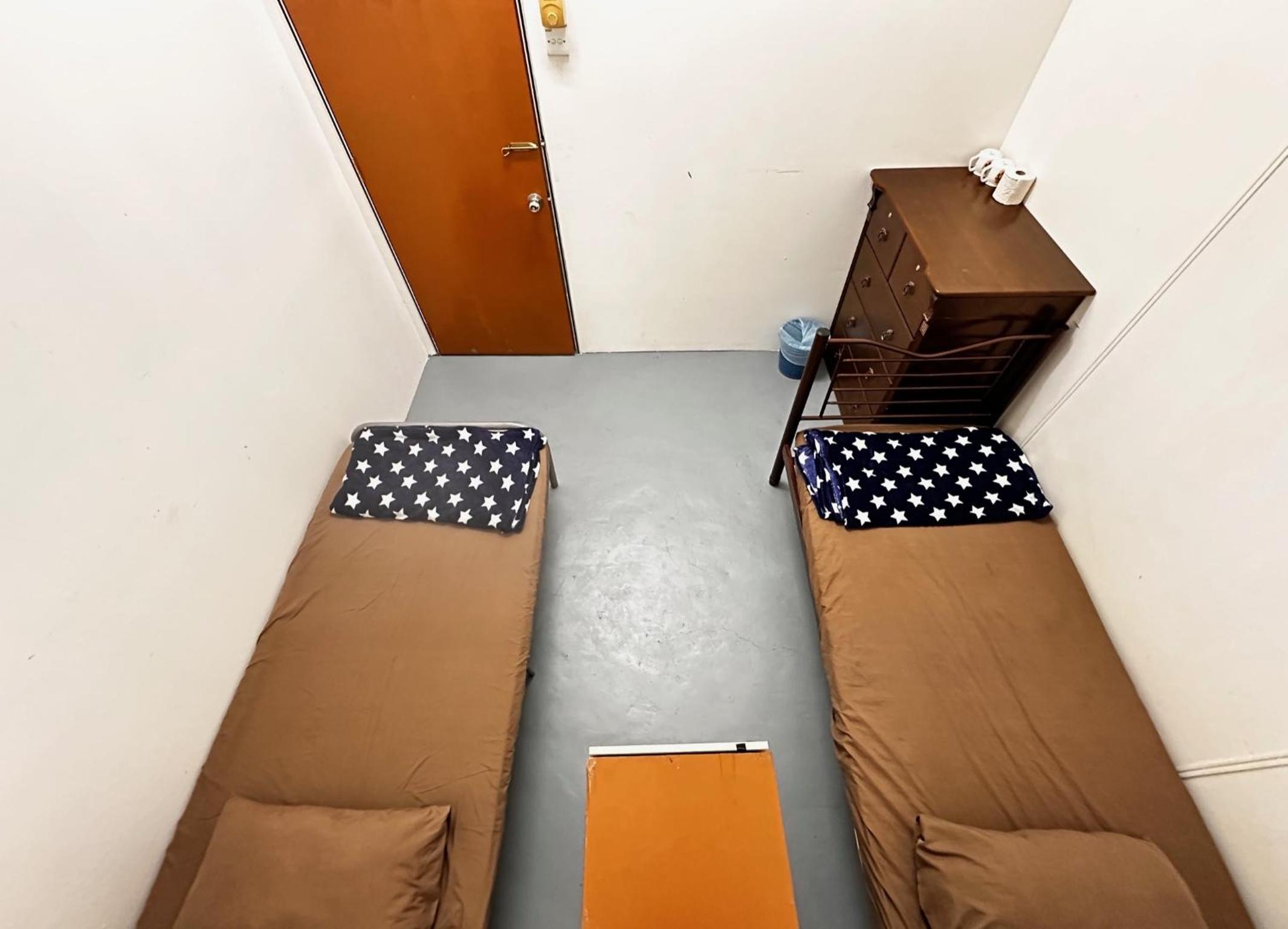 Single Room with Shared Shower and Toilet photo 1