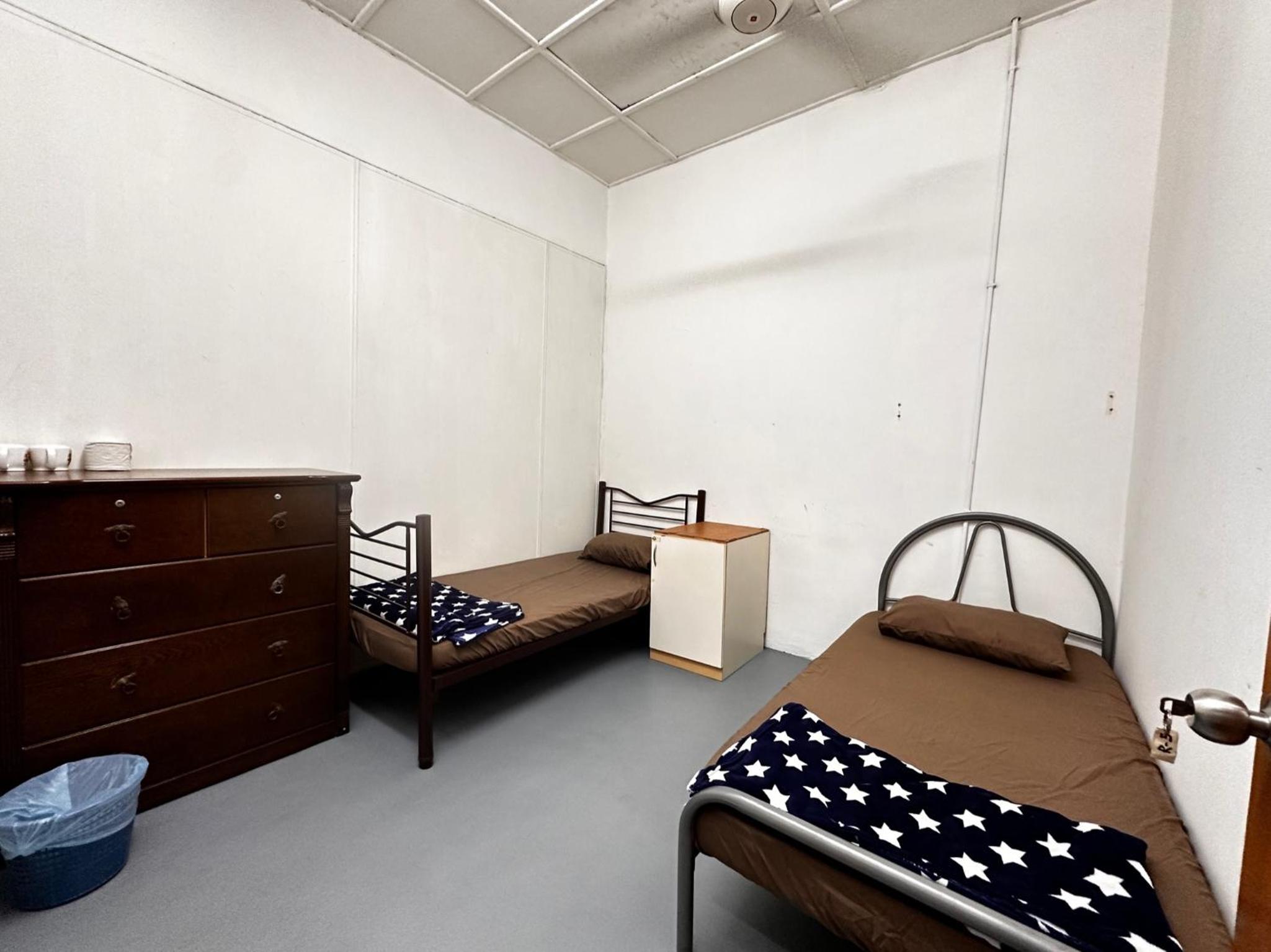 Single Room with Shared Shower and Toilet photo 2