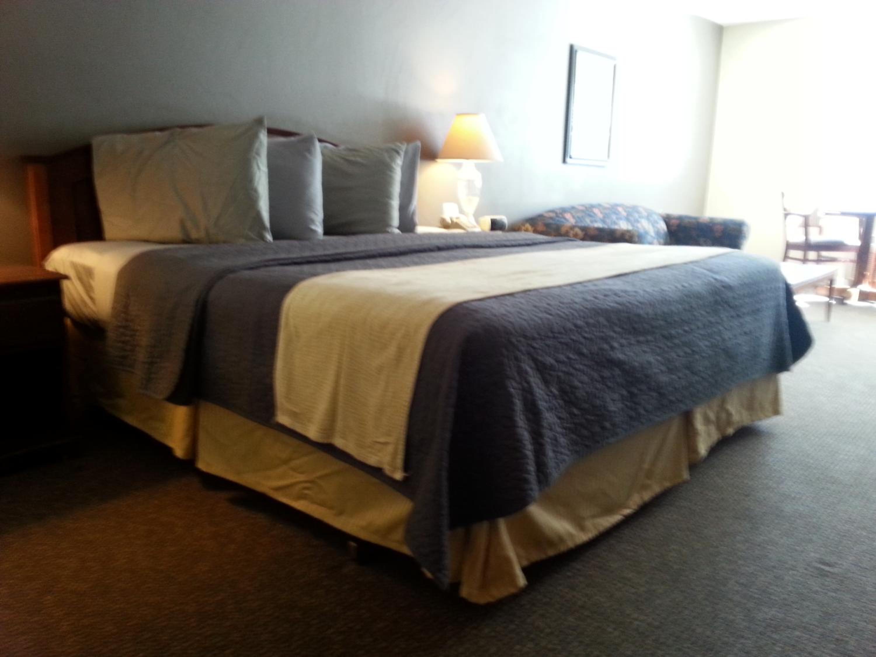 King Room with Sofa Bed - Non-Smoking photo 2