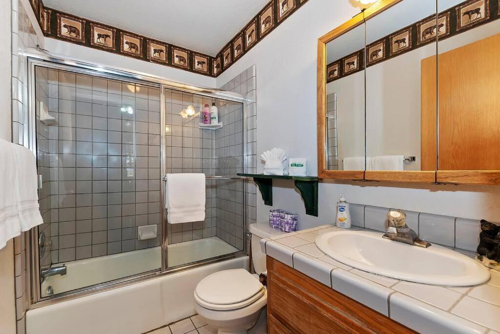 Two-Bedroom House photo 3