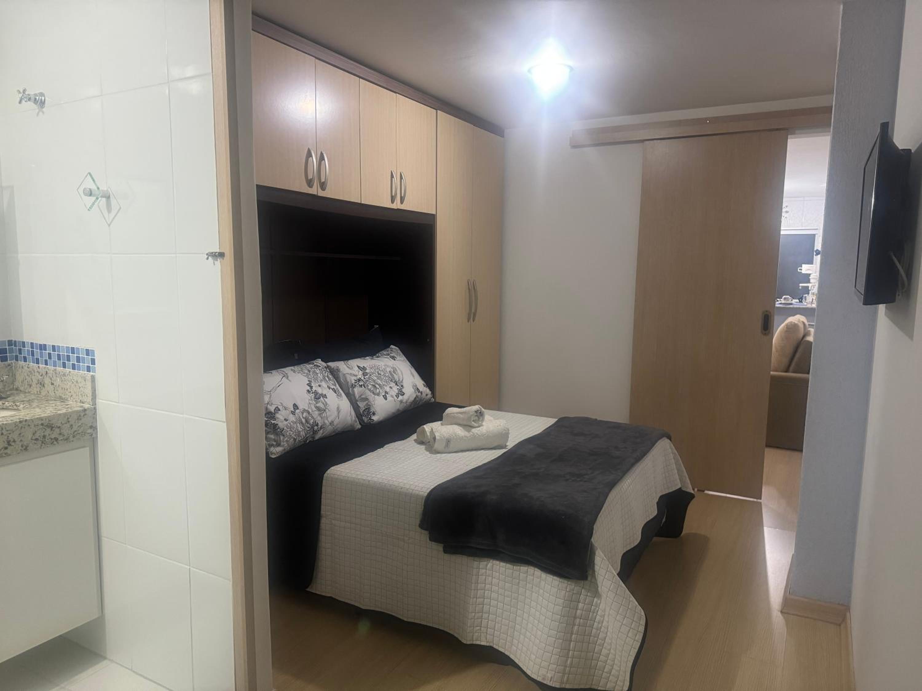 One-Bedroom Apartment - Non-Smoking photo 1