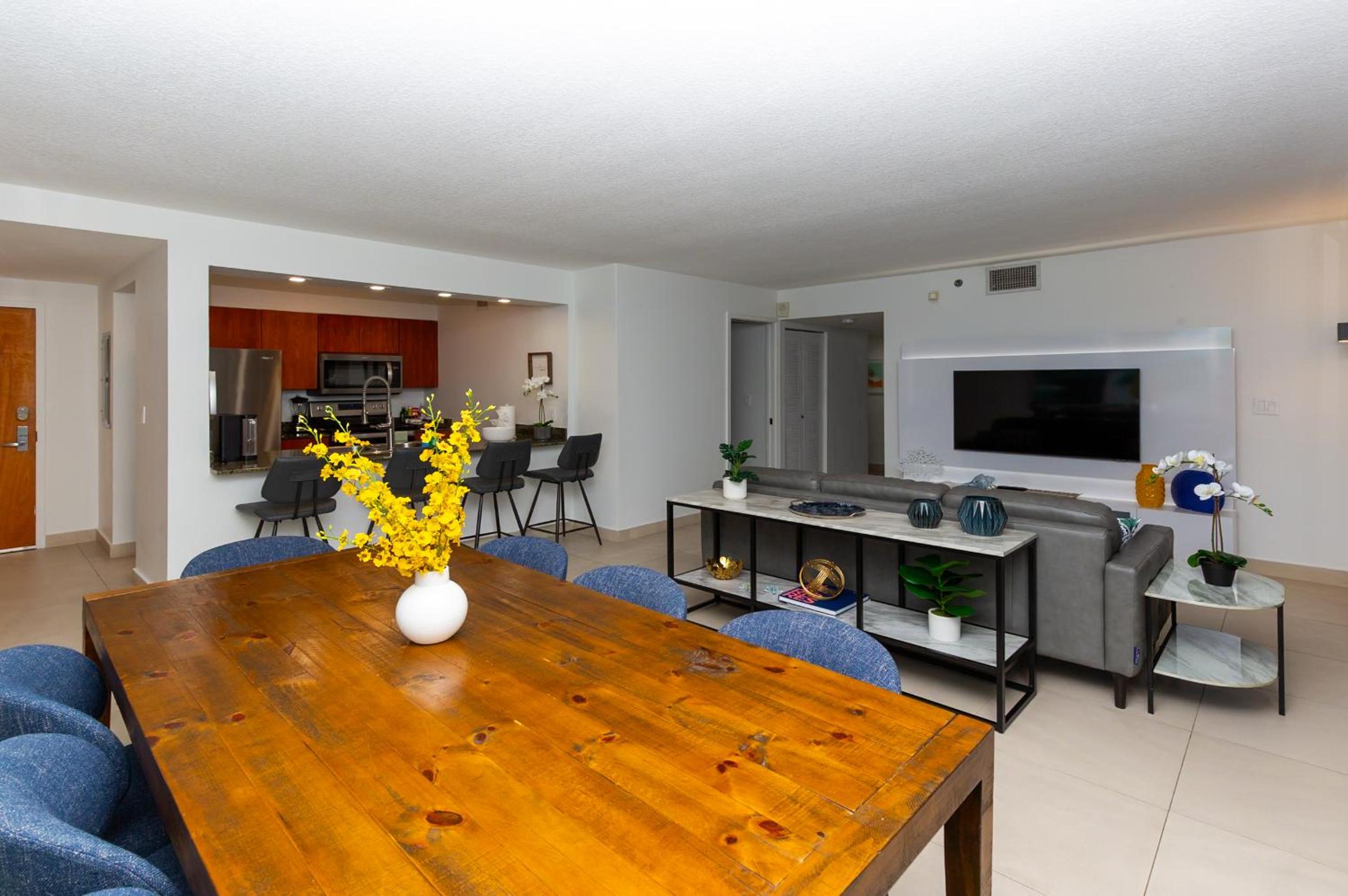 Three-Bedroom Apartment photo 2
