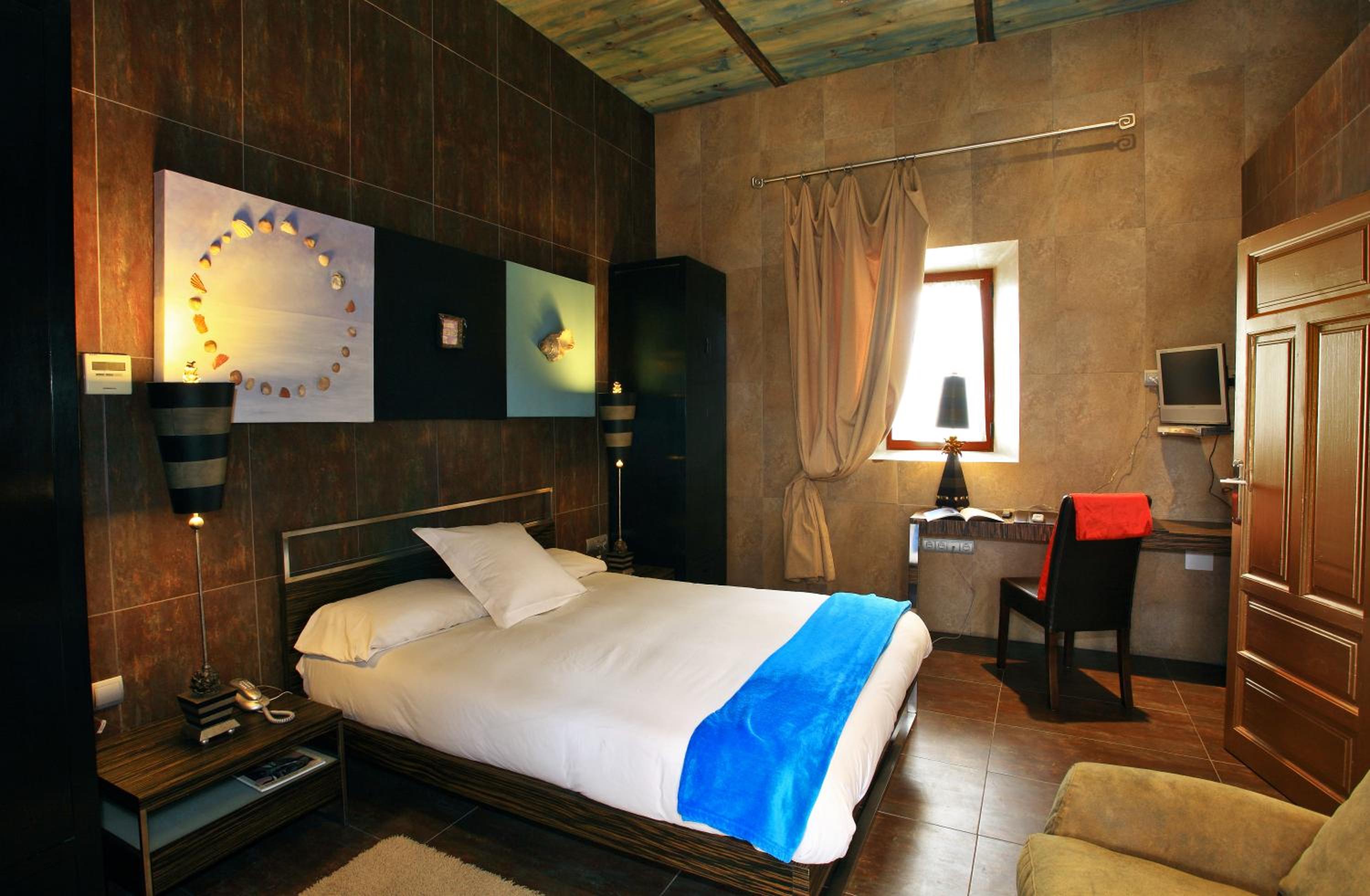 Double Room with Spa Bath photo 3
