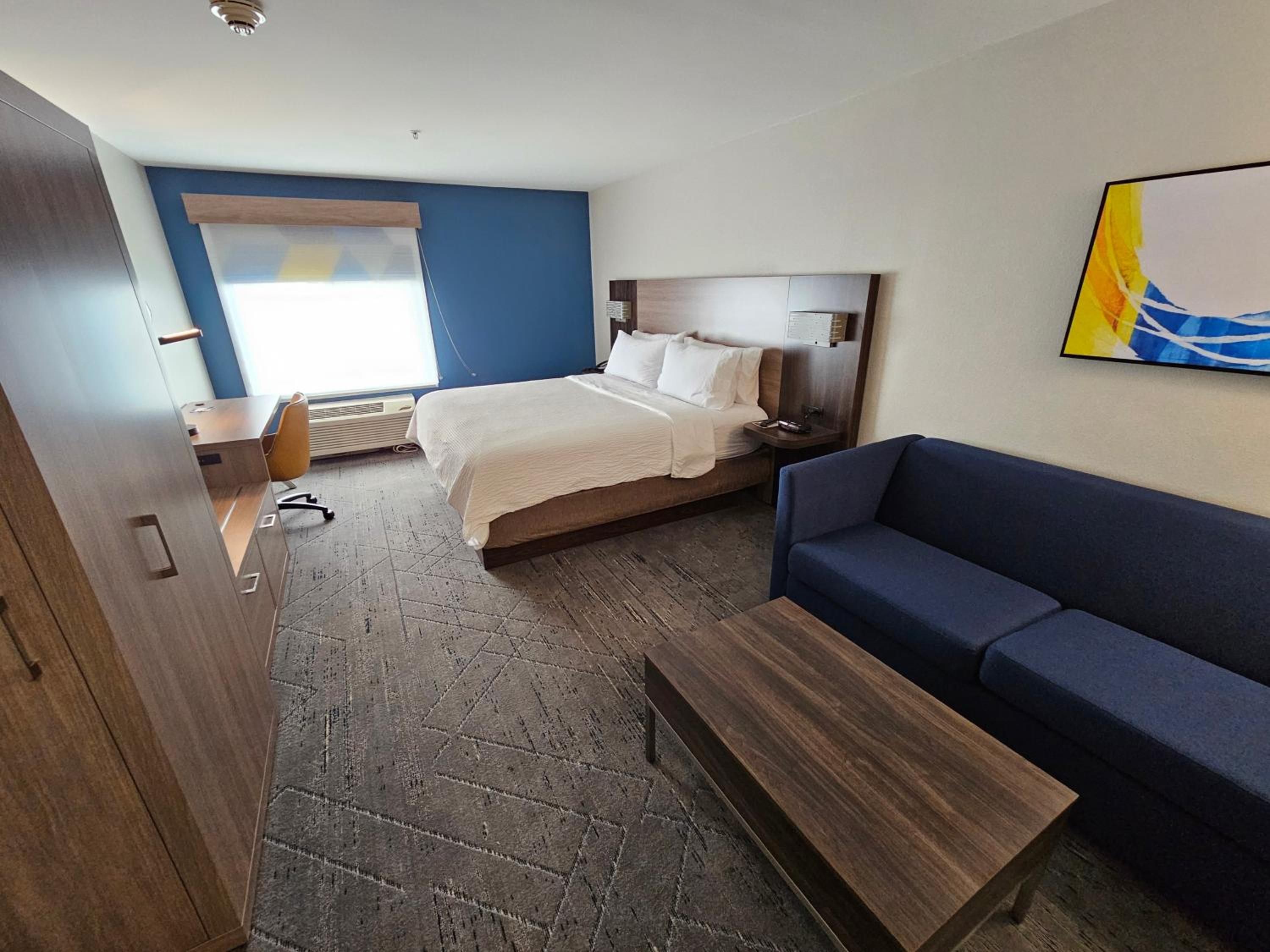 Deluxe King Room - Non-Smoking - Photo 8