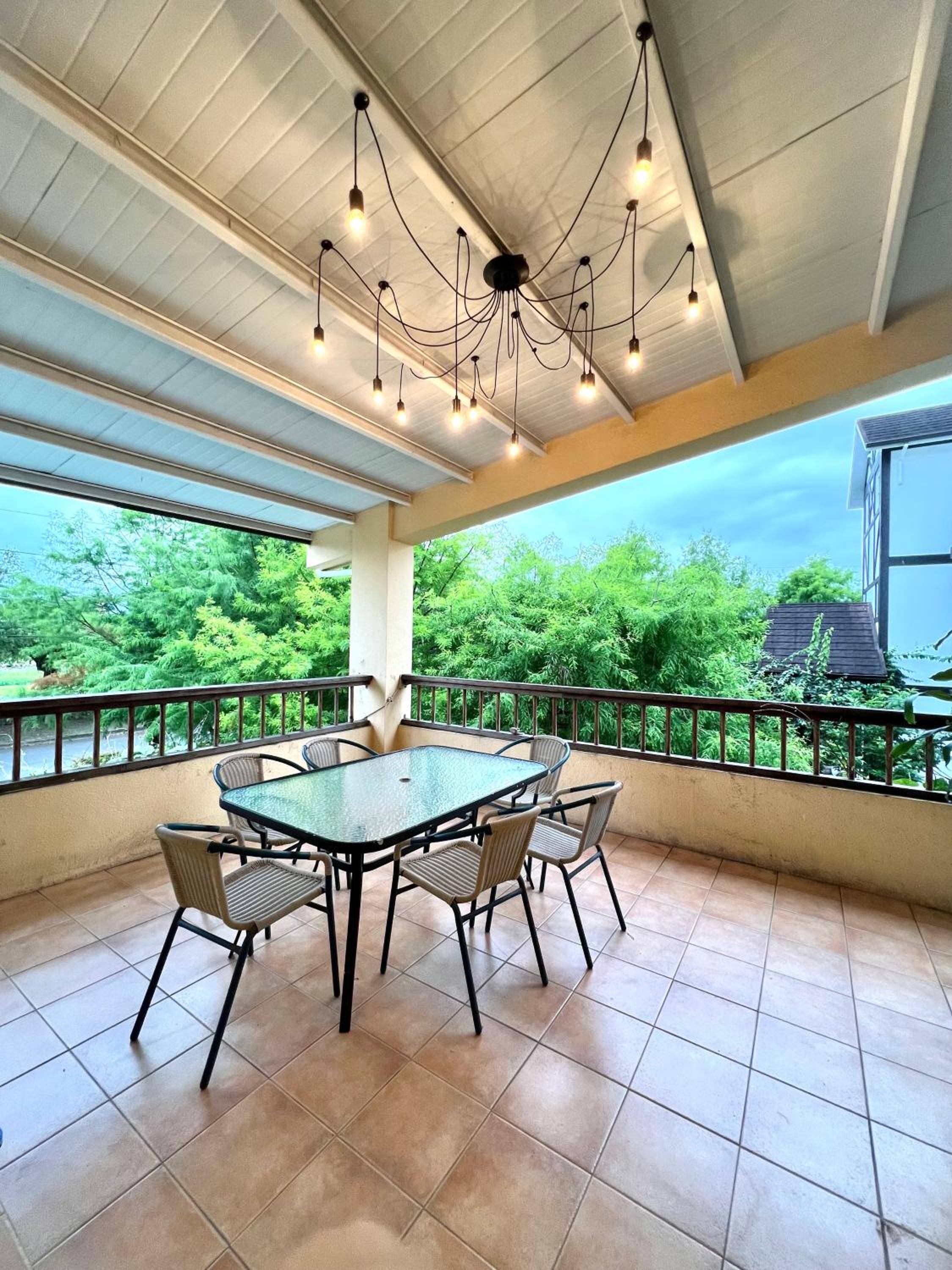 Family Room with Balcony photo 3