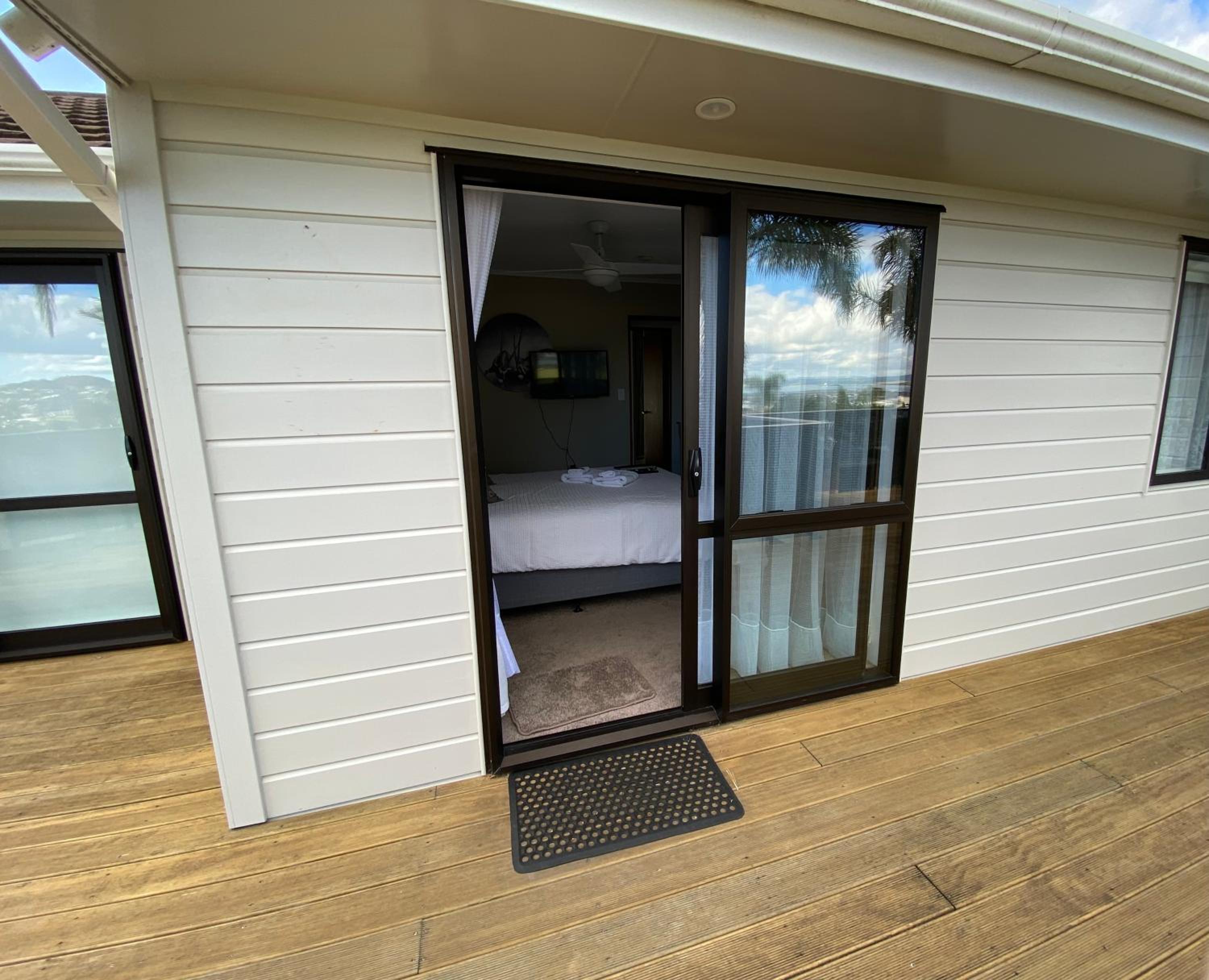 Queen Room with Balcony photo 2