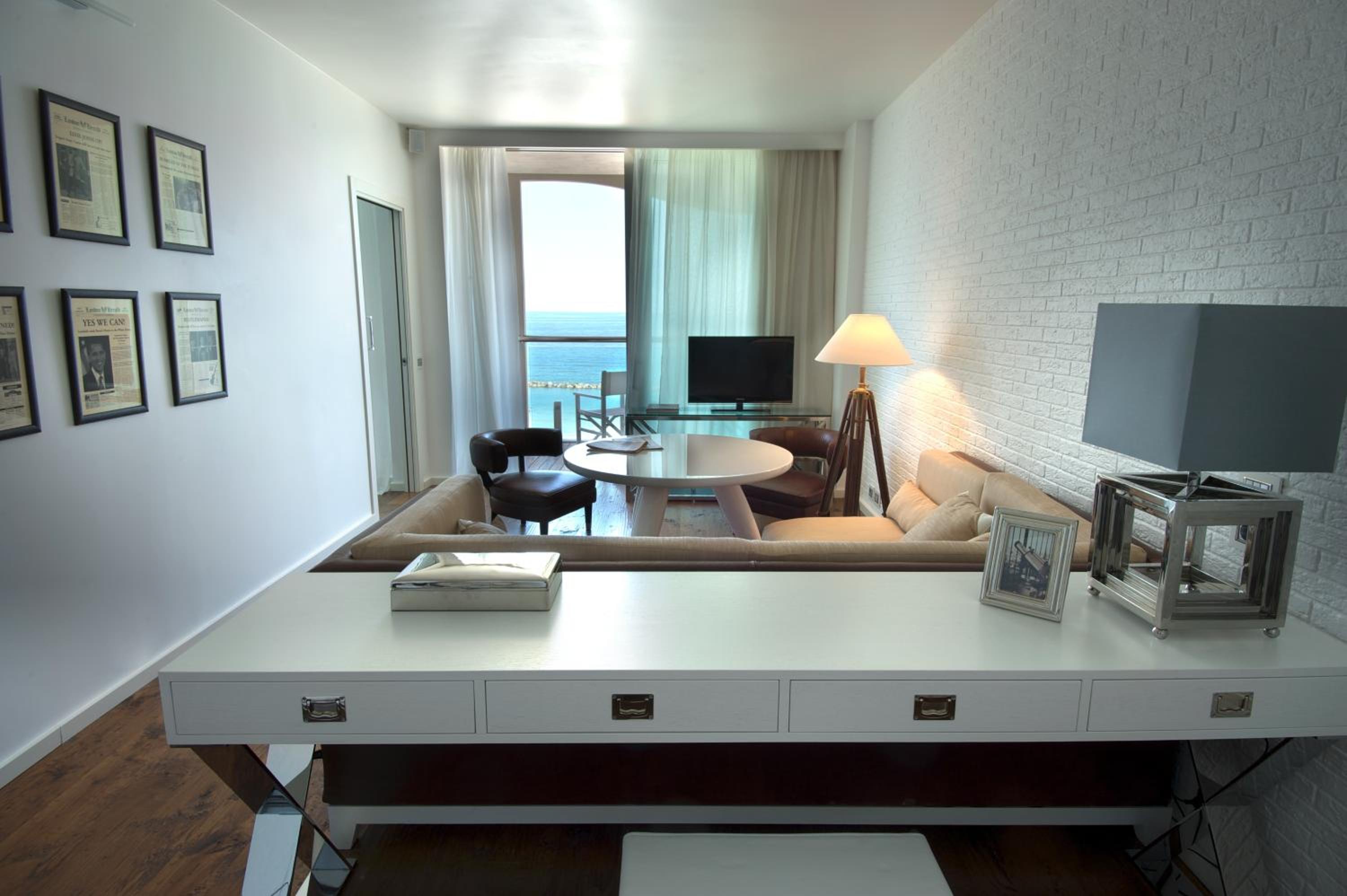 Superior Suite - Photo 23