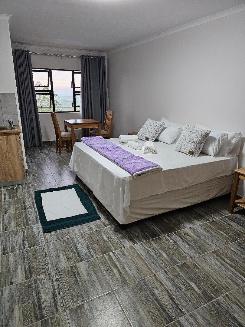 Deluxe King Room photo 1