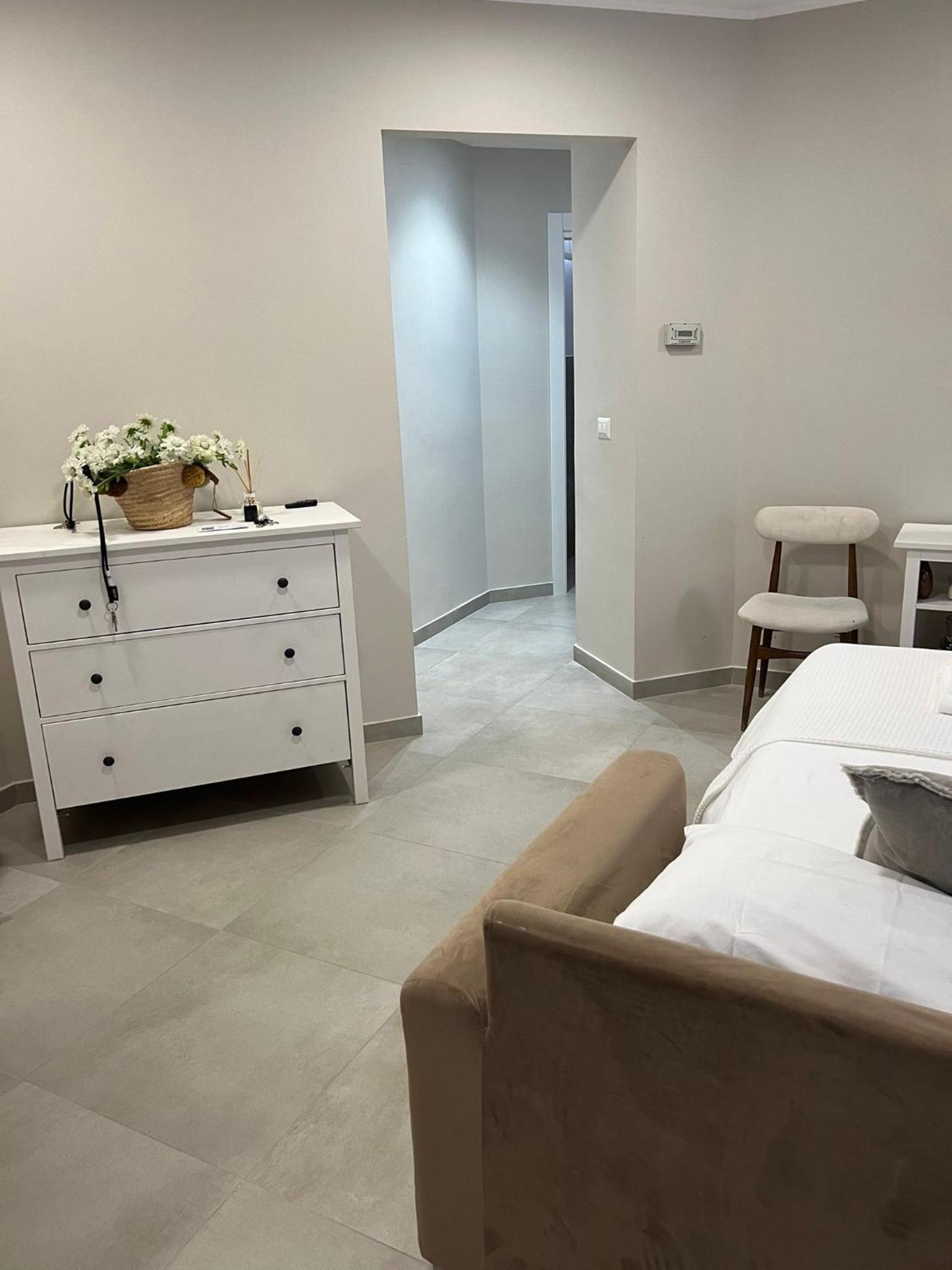 One-Bedroom Apartment - Photo 18