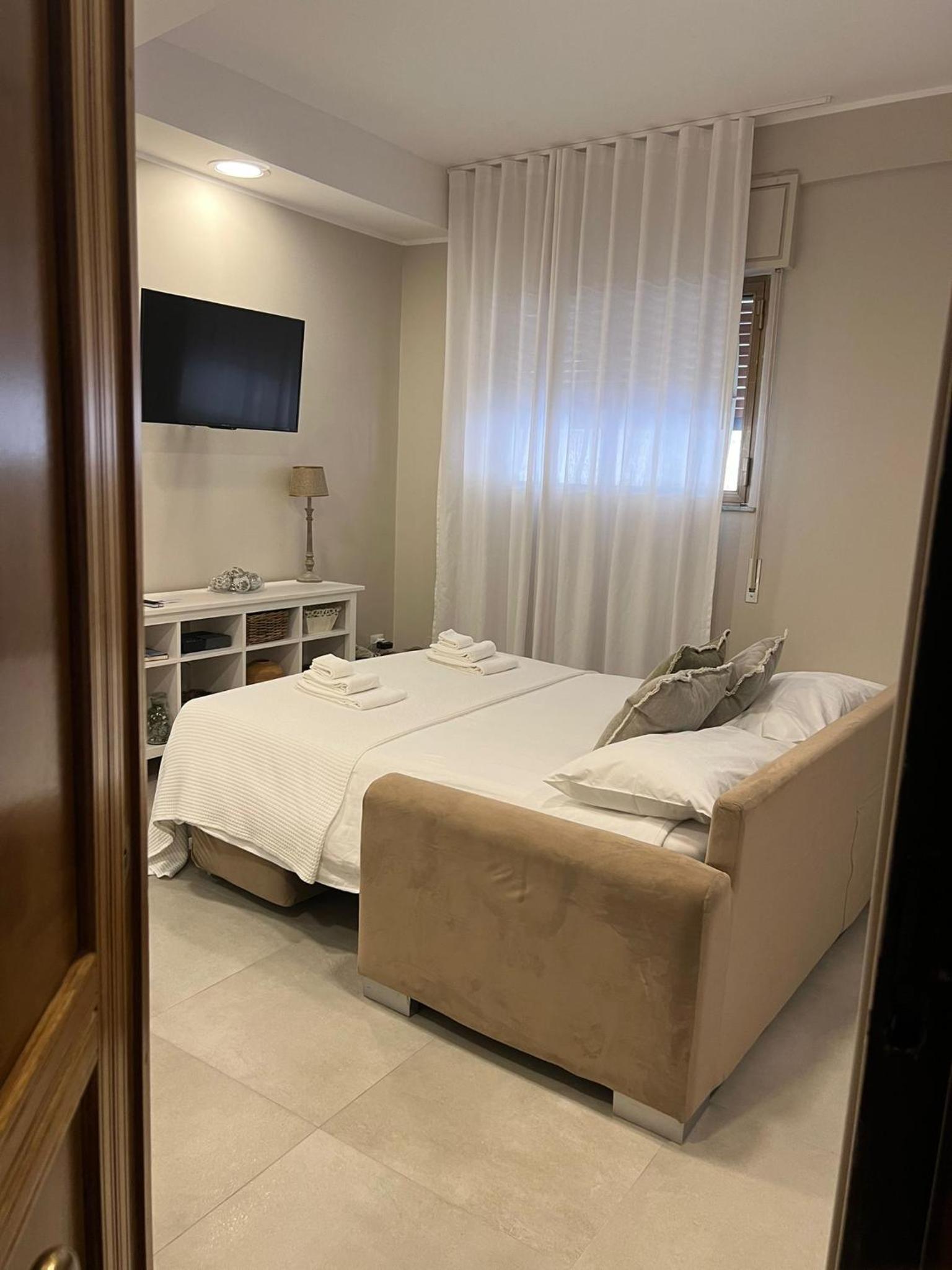 One-Bedroom Apartment - Photo 6