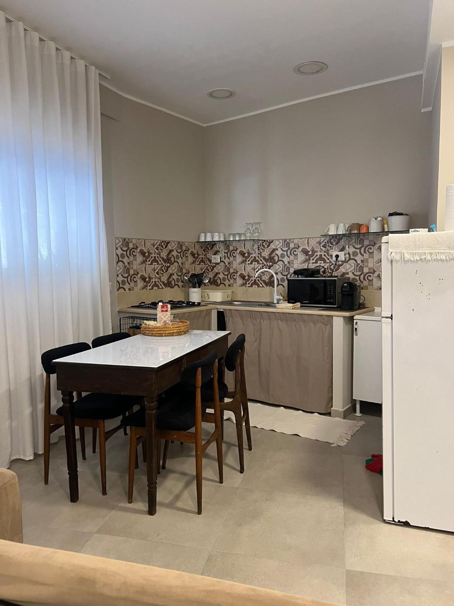 One-Bedroom Apartment - Photo 3