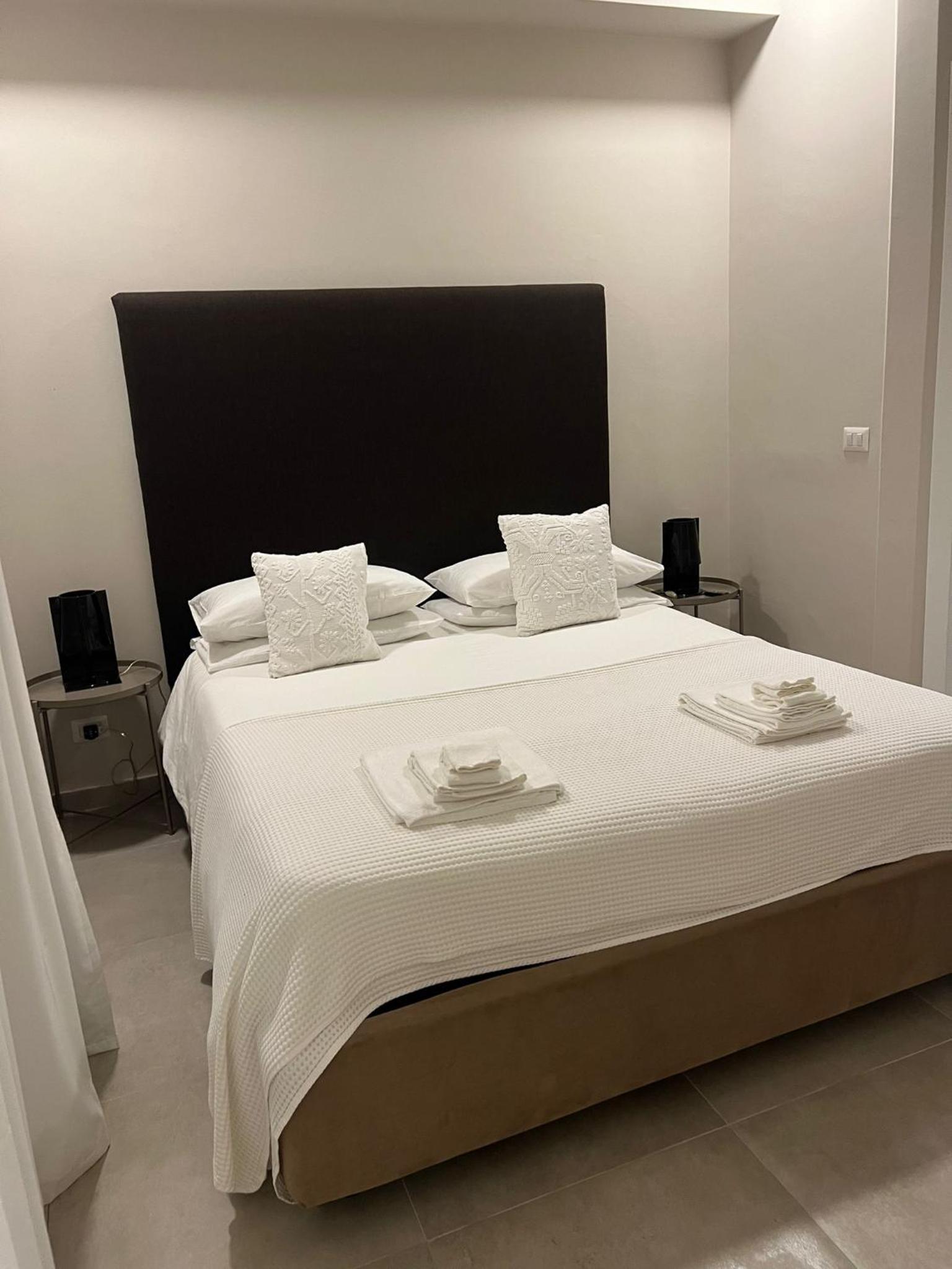One-Bedroom Apartment - Photo 8