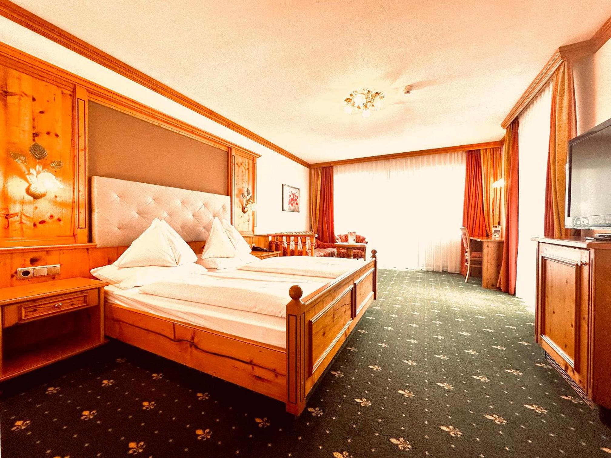 Deluxe Double Room with Bath photo 1