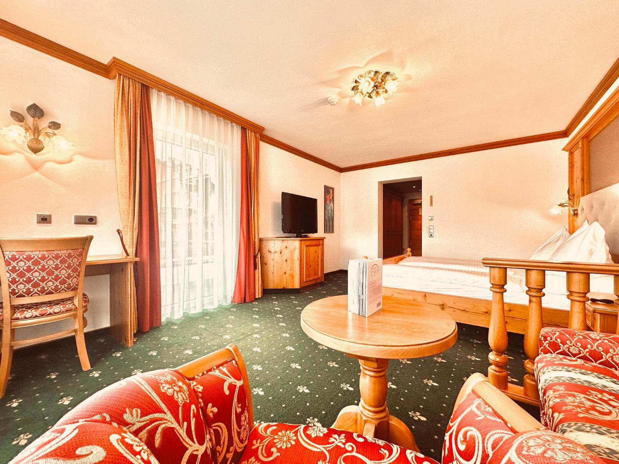 Deluxe Double Room with Bath photo 2