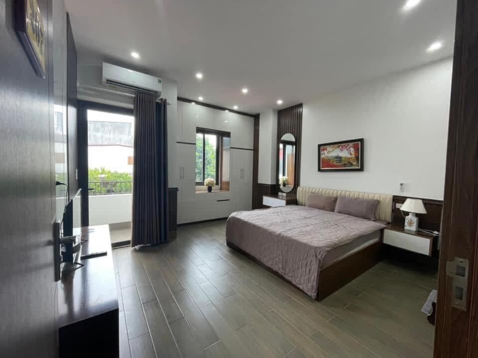 One-Bedroom Apartment With Balcony
