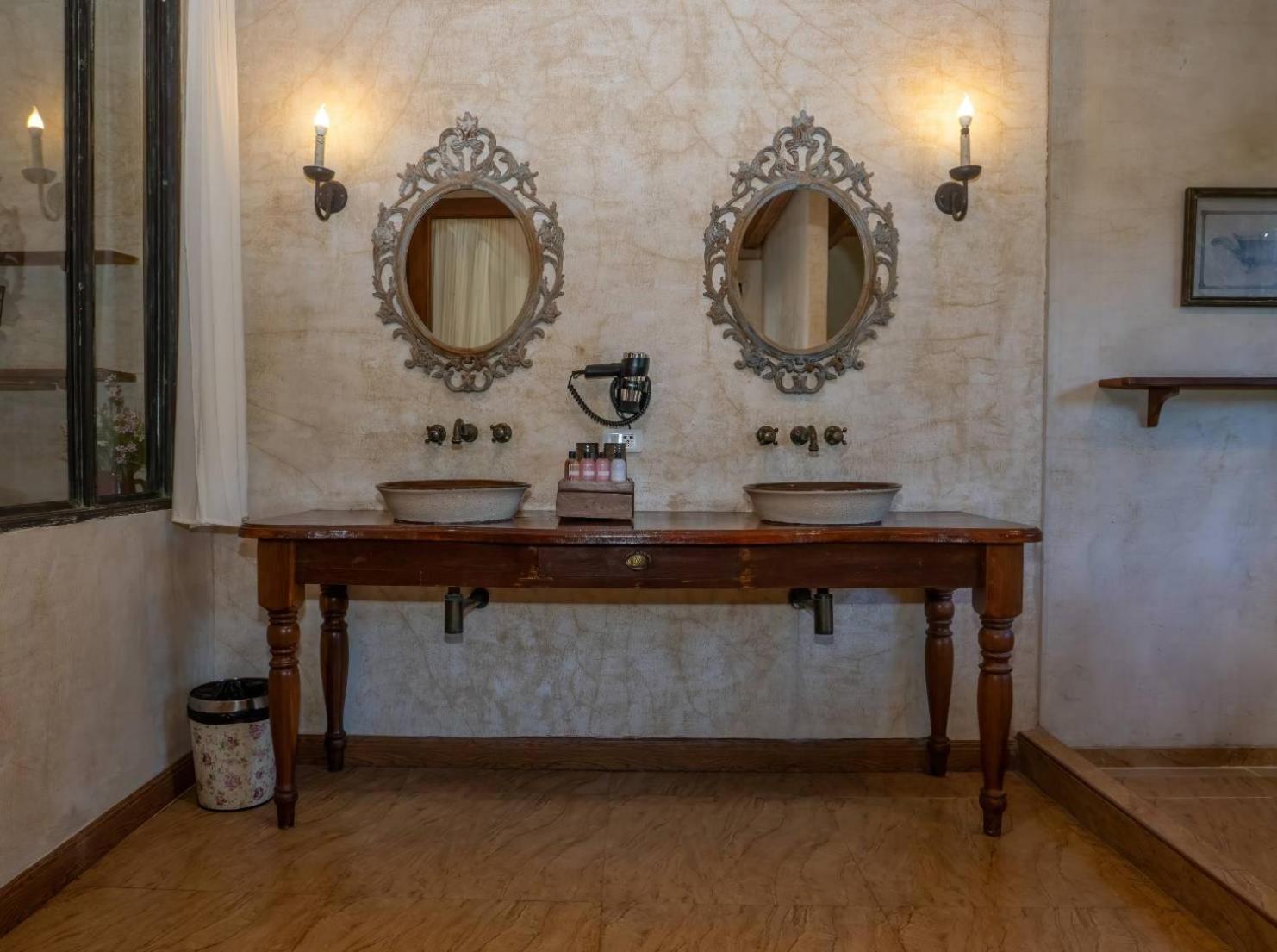 Bath suite photo 3