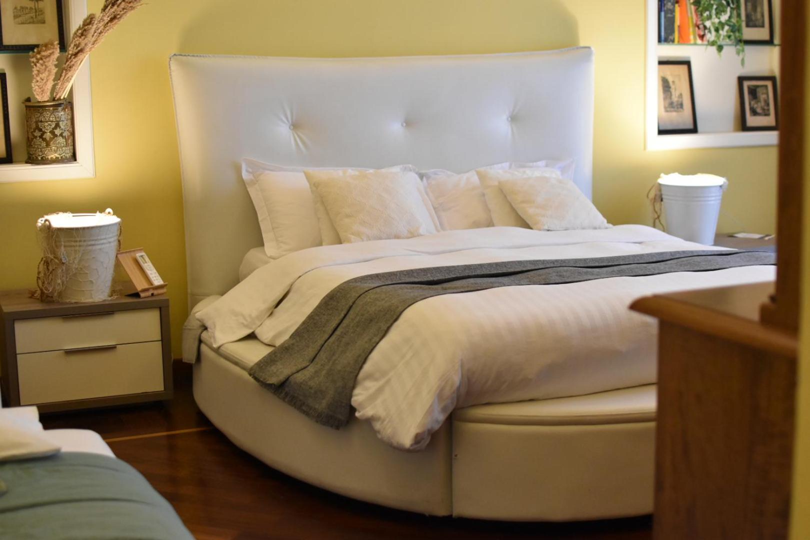 Superior Family Room - Photo 1
