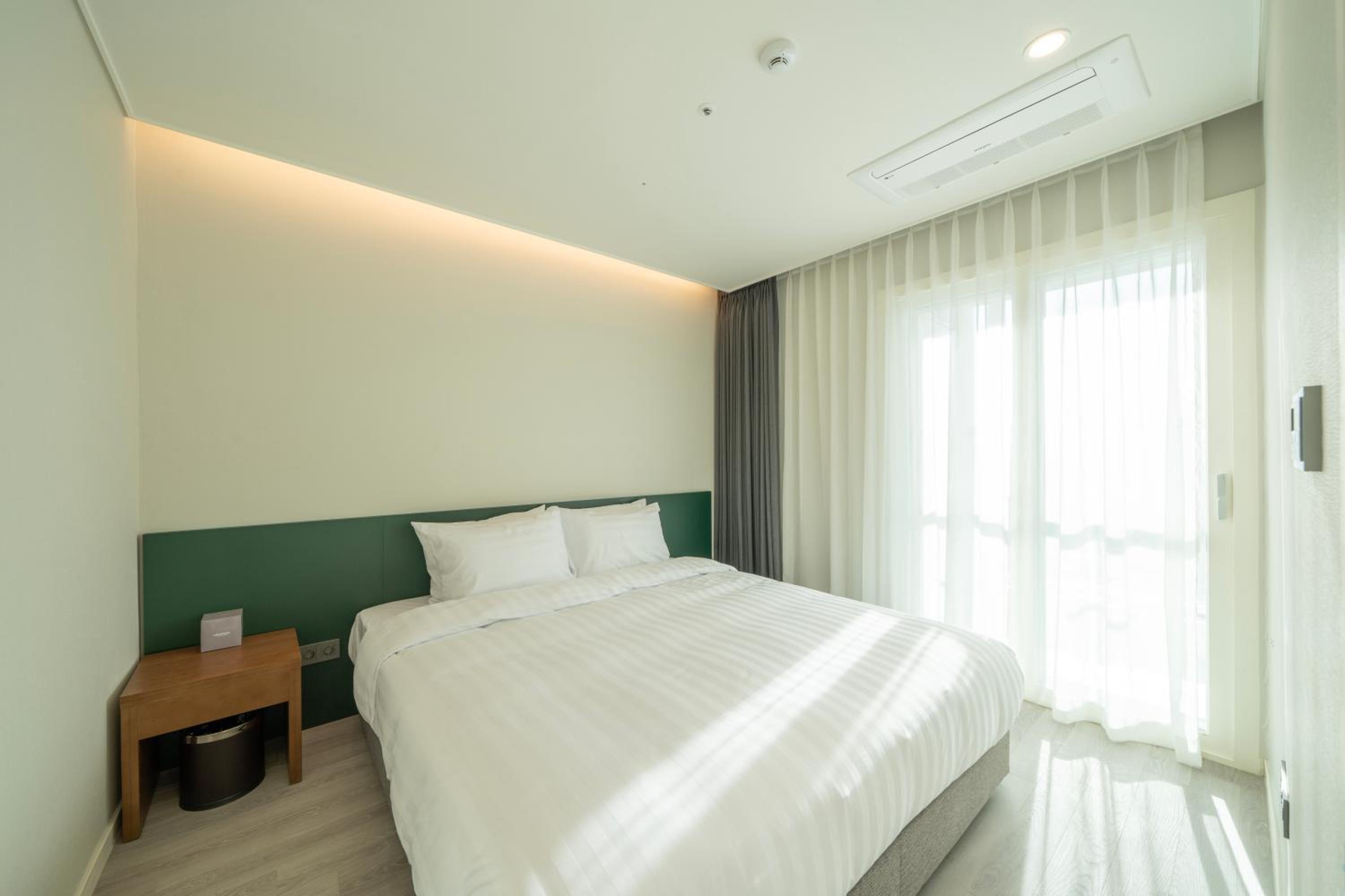 Two Room Superior Family - No View/Lower Floor - Photo 2