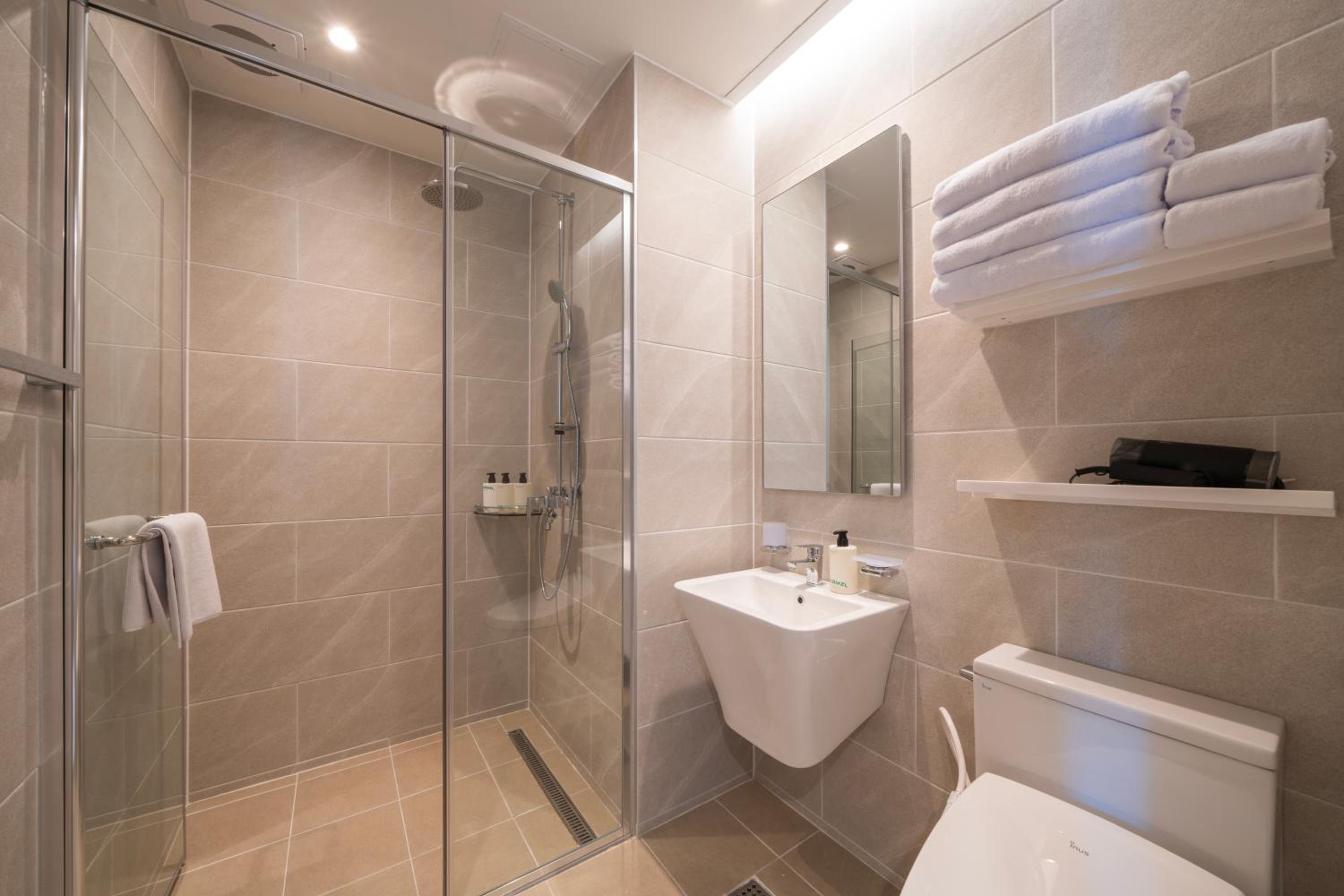 Two Room Superior Family - No View/Lower Floor - Photo 8