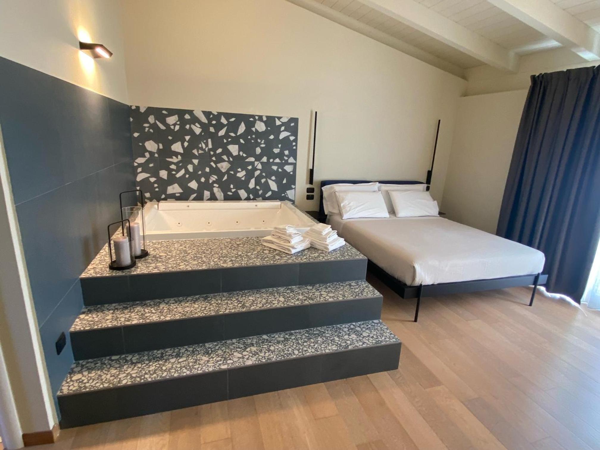 Queen Suite with Spa Bath