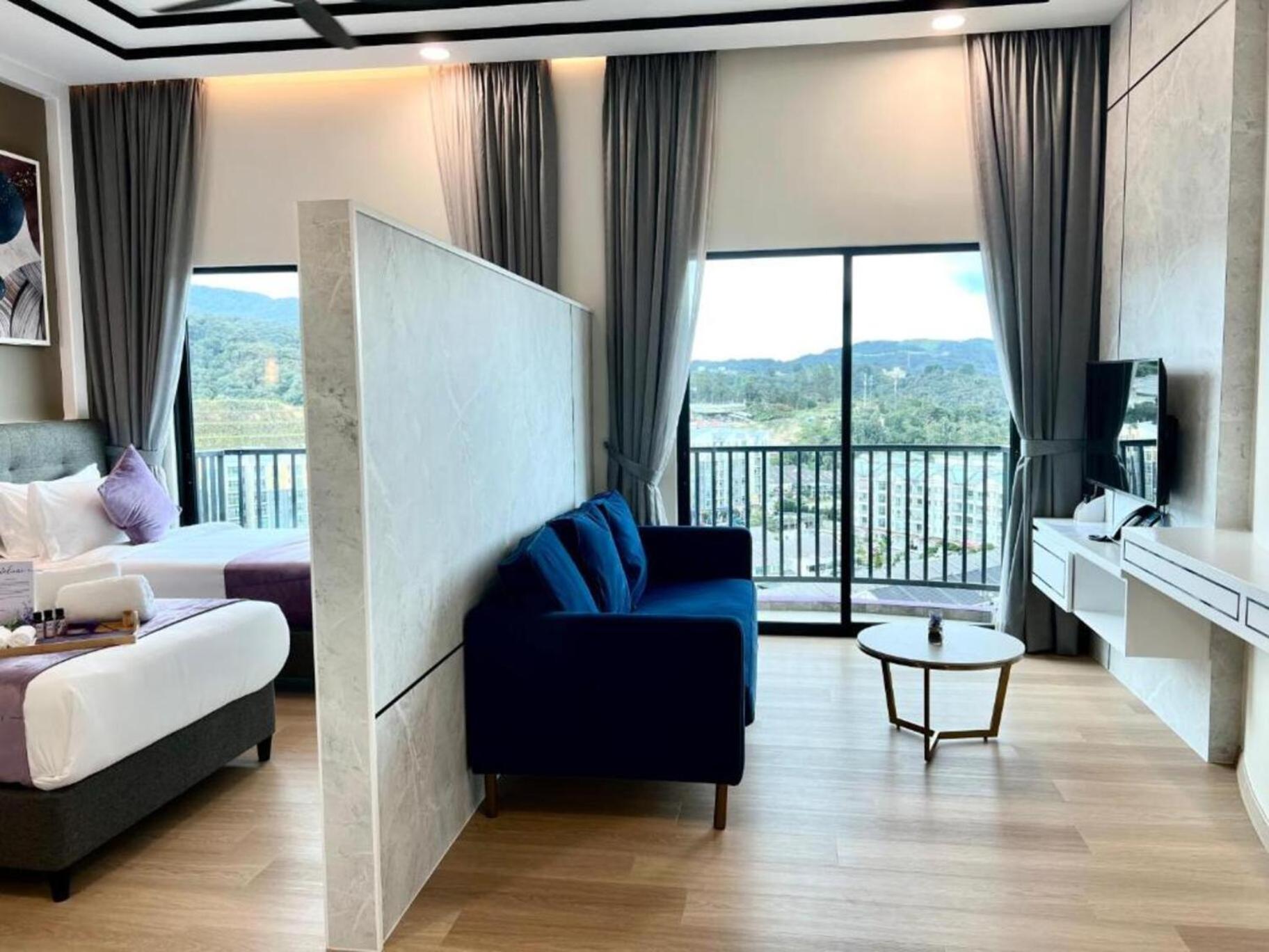 Deluxe Twin Room with Balcony - Photo 3