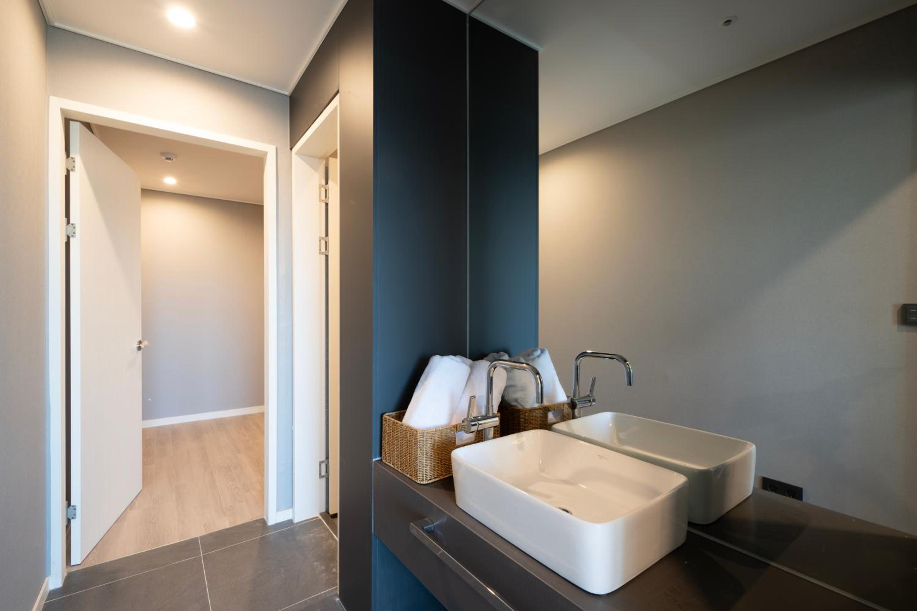 Three Room Penthouse - No View/Lower Floor - Photo 9