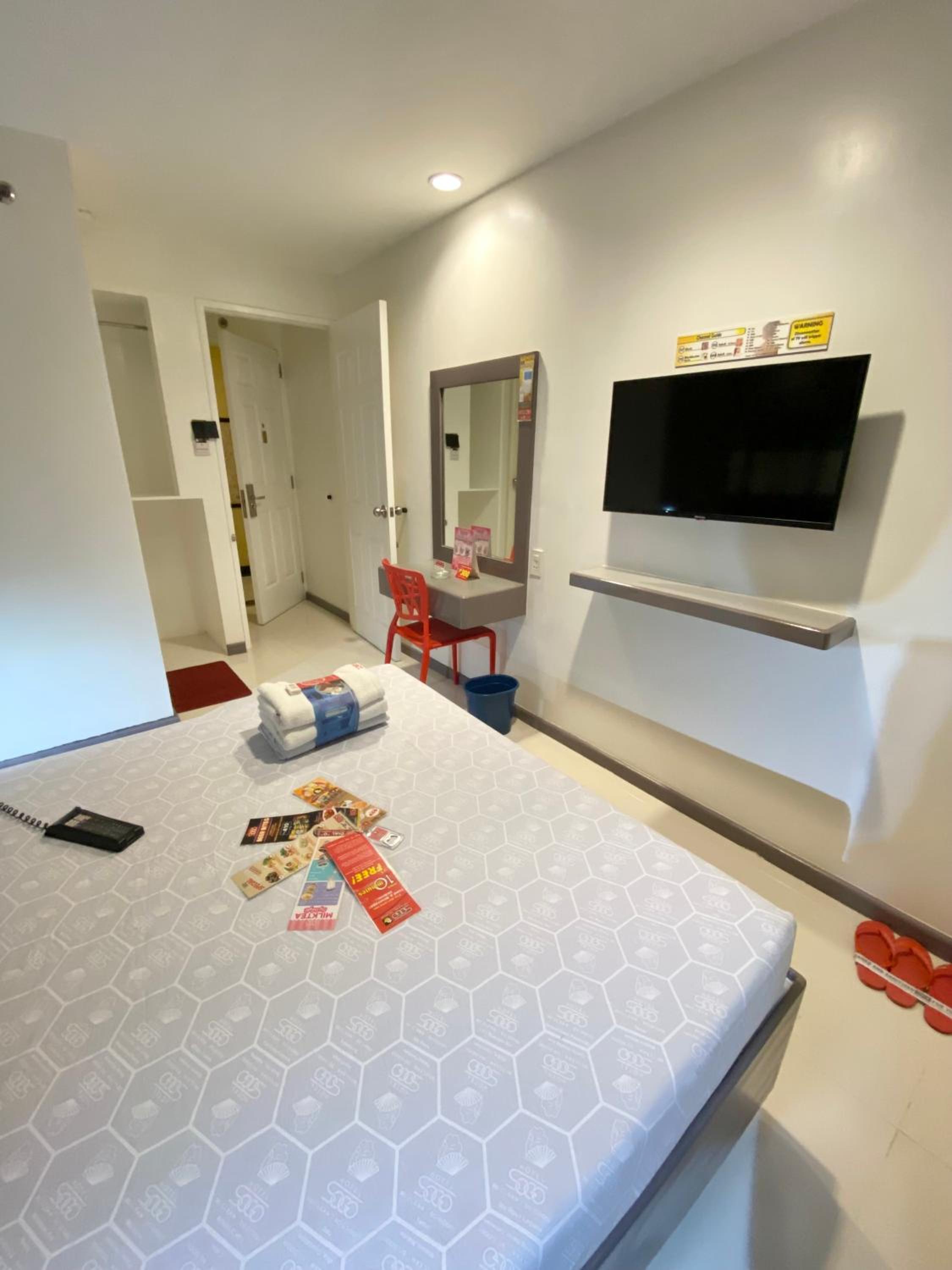 Deluxe Room - Photo 5