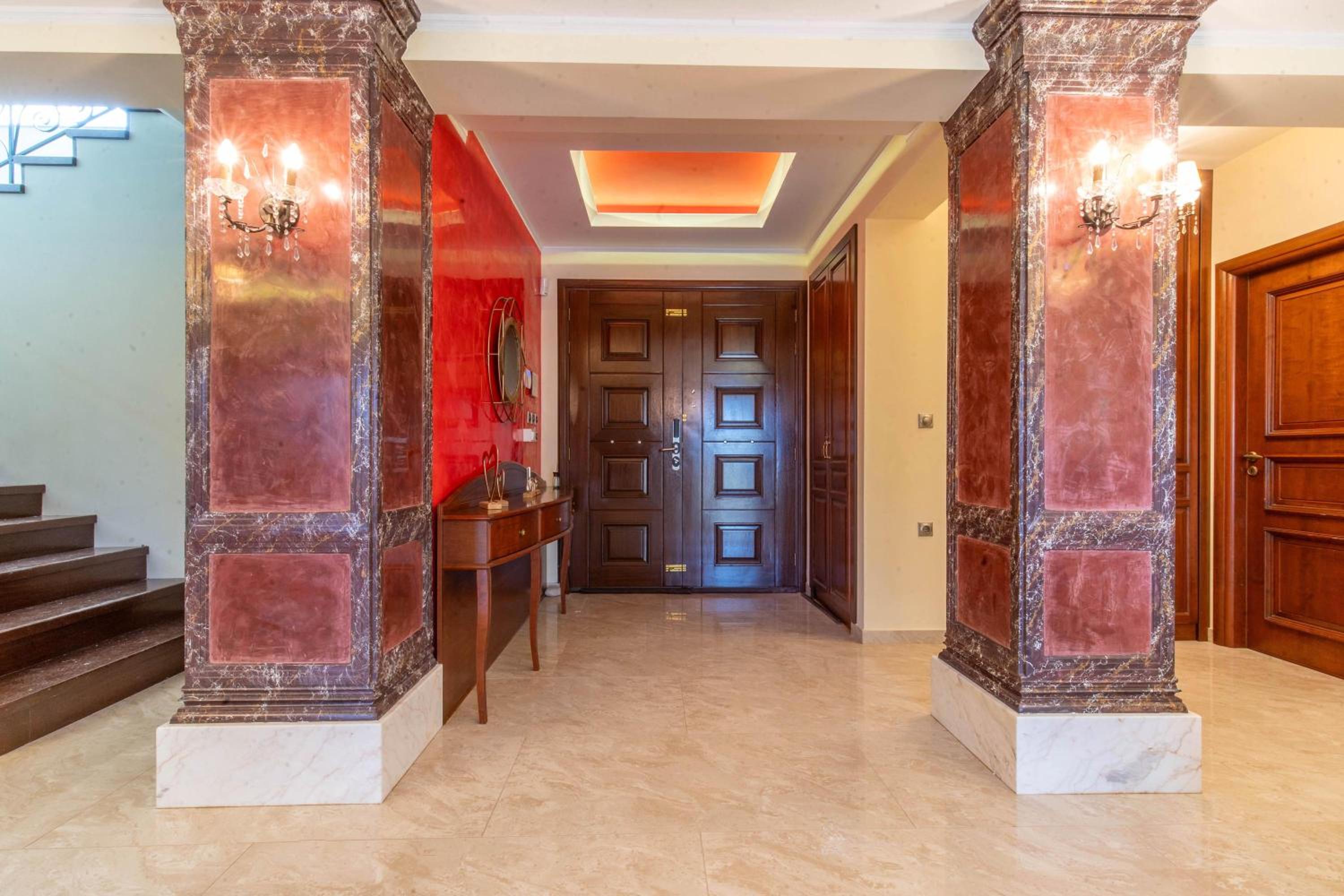 Villa photo 1