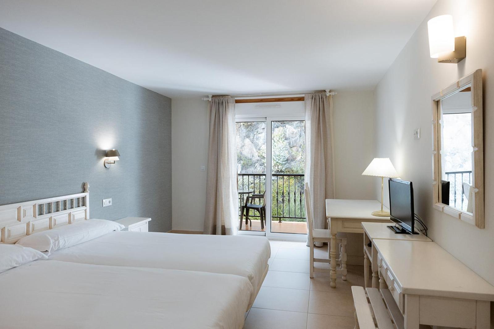 Double Room (1 Adult + 1 Child)