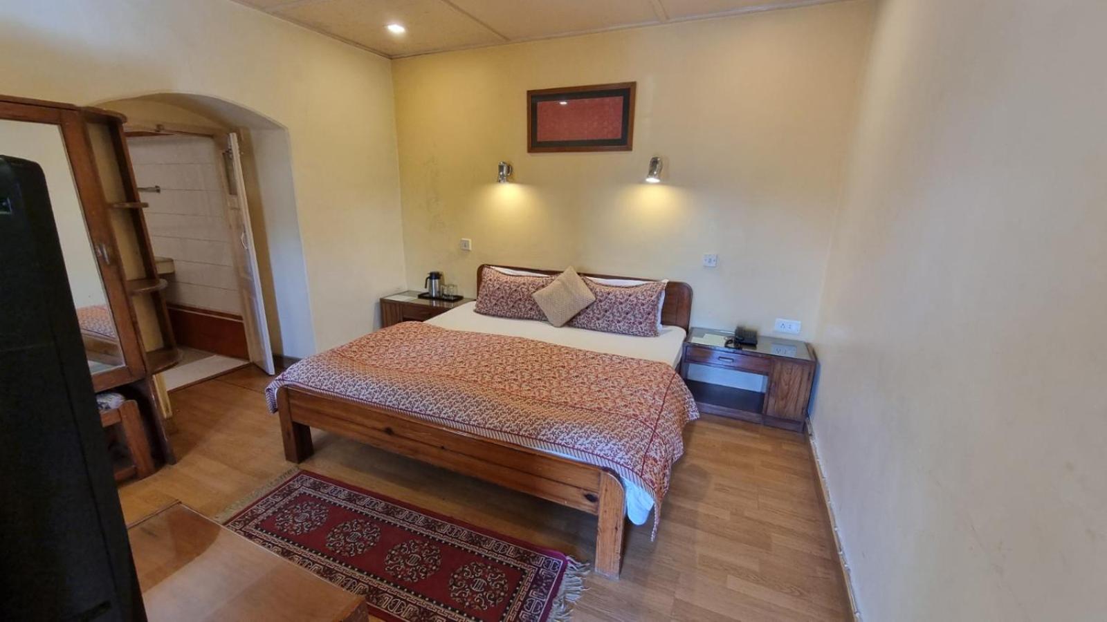 Standard Queen Room