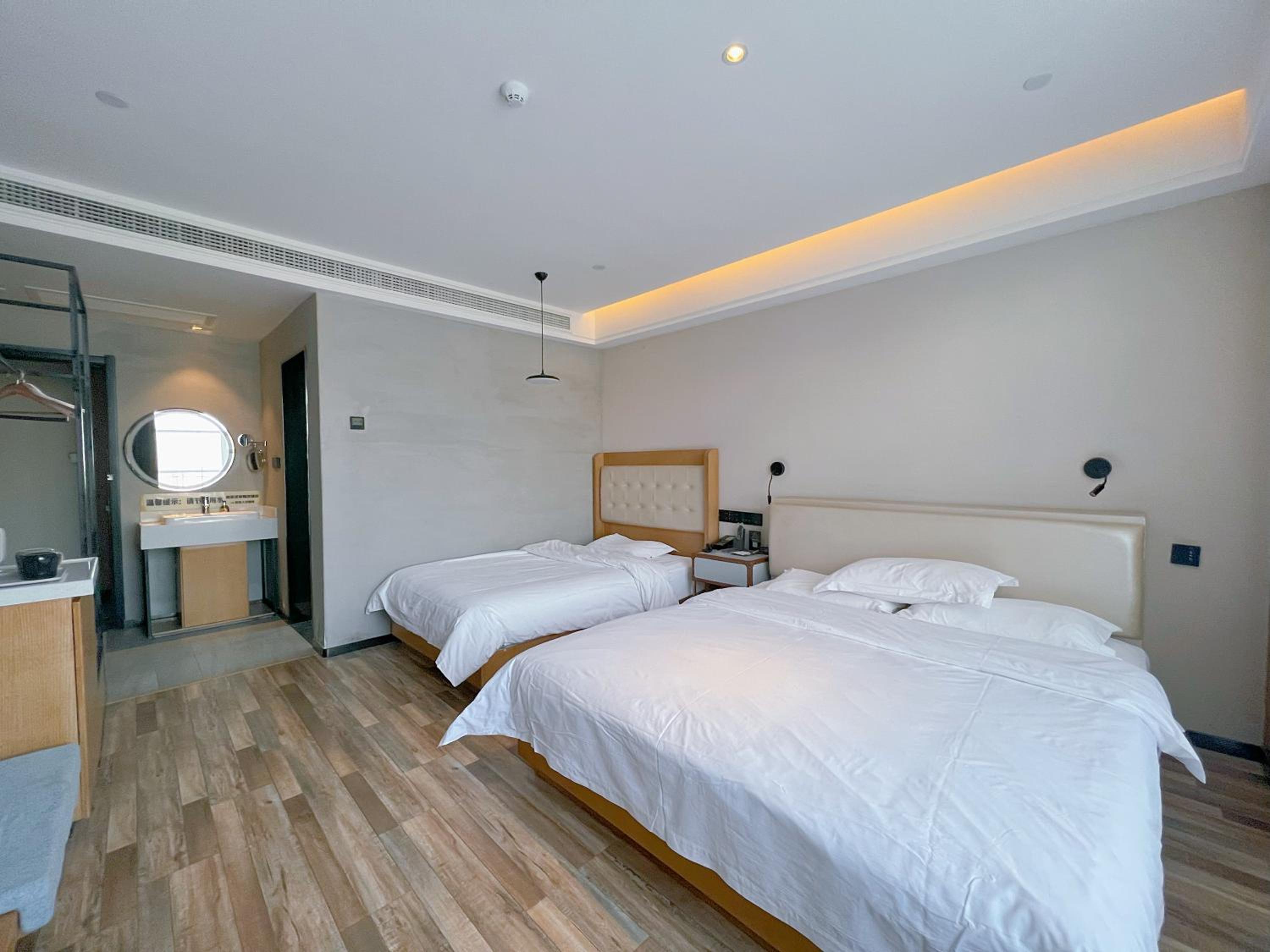 Large Double Or Twin Room photo 3