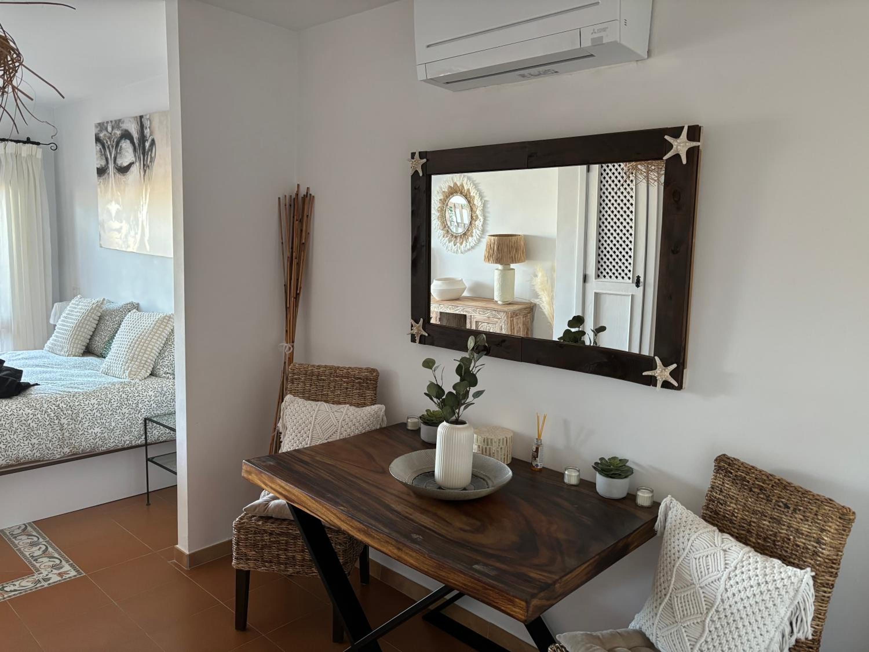 One-Bedroom Apartment photo 2