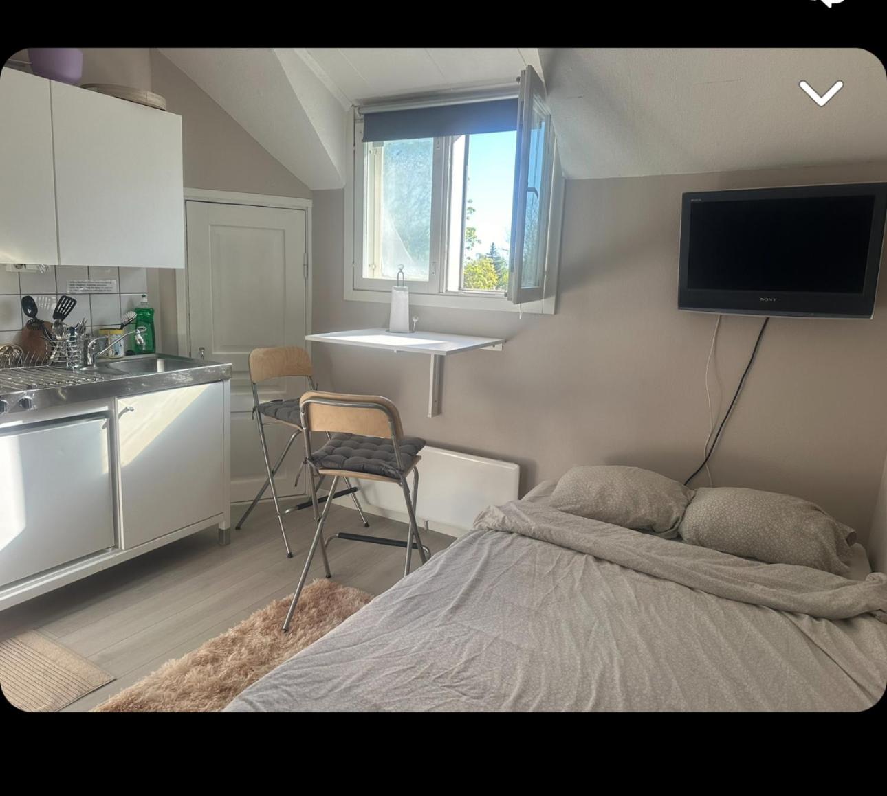 One-Bedroom Apartment photo 1