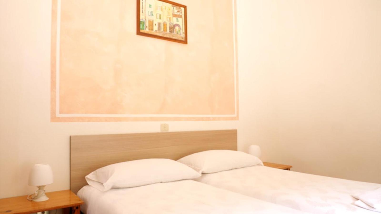 Double or Twin Room with Shared Bathroom photo 1