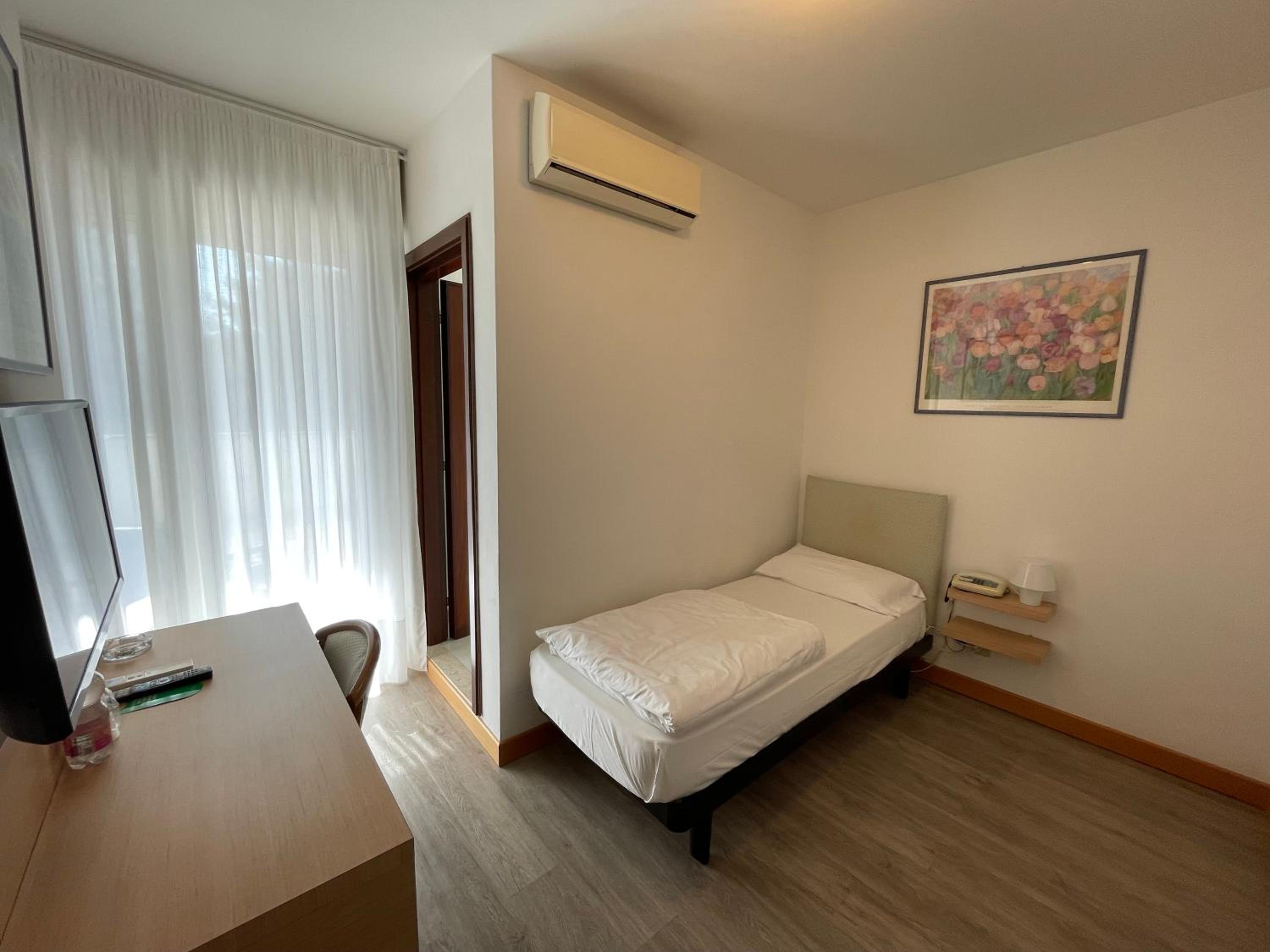 Single Room photo 1