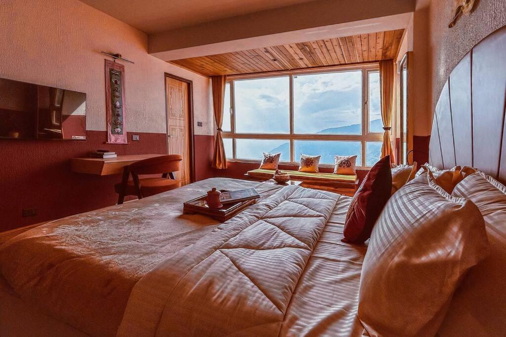 King Room with Mountain View