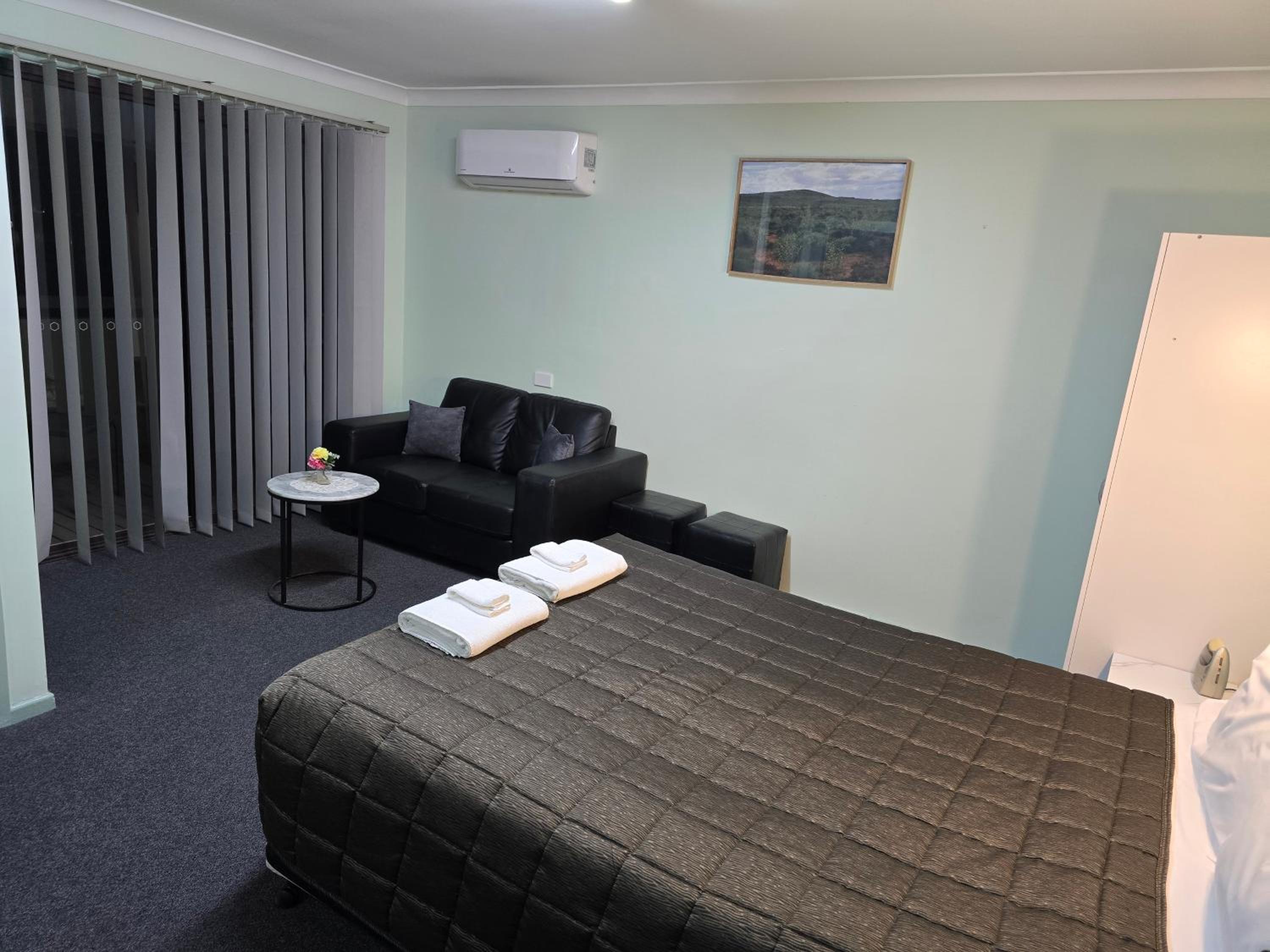 Queen Room with Lake View photo 2