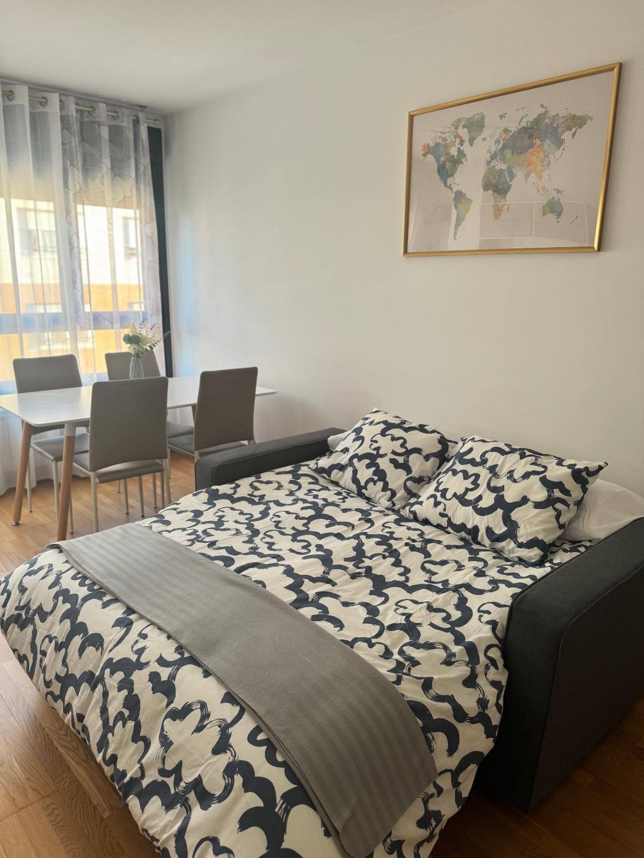 One-Bedroom Apartment photo 3