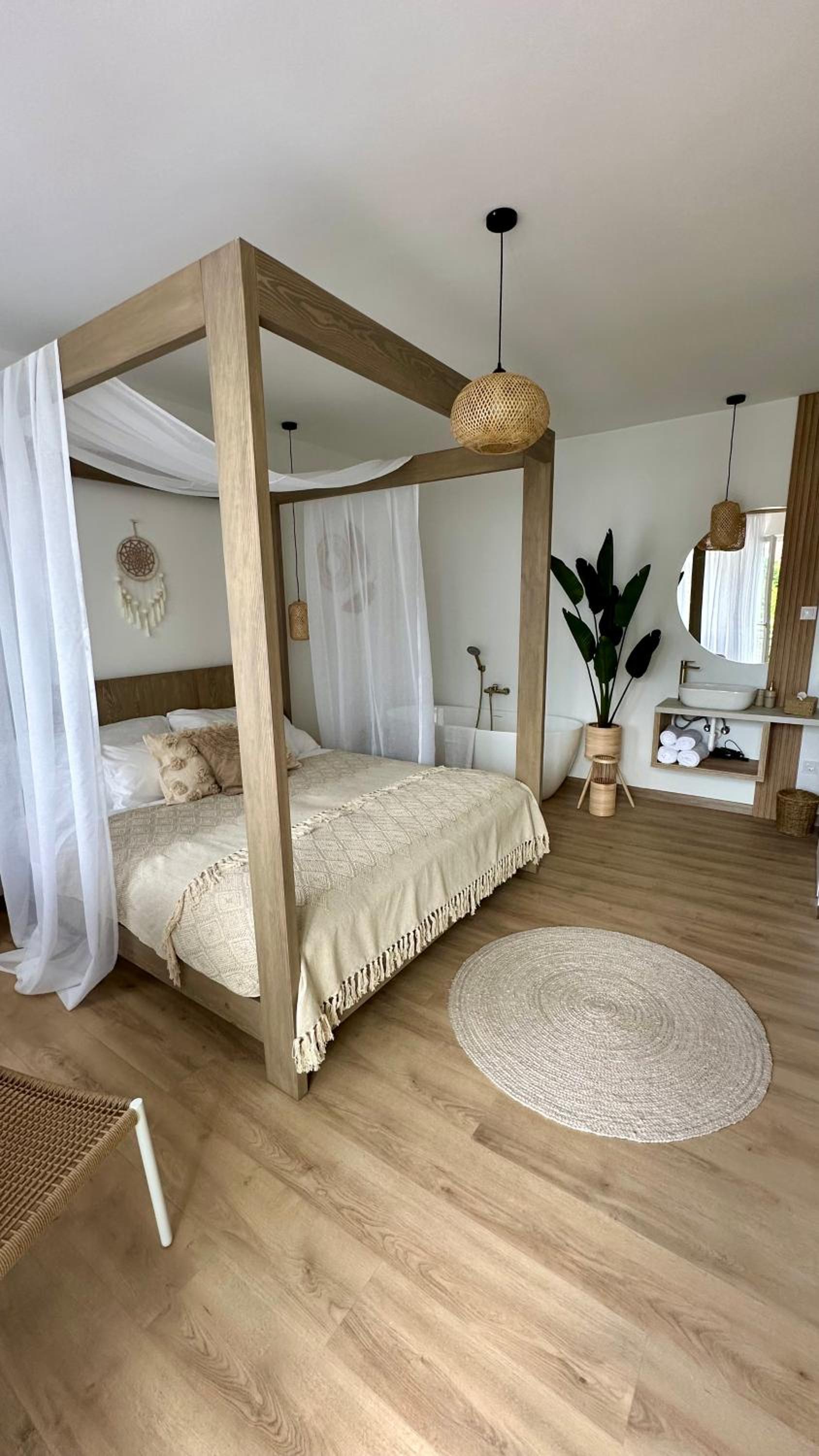 One-Bedroom Apartment with Balcony