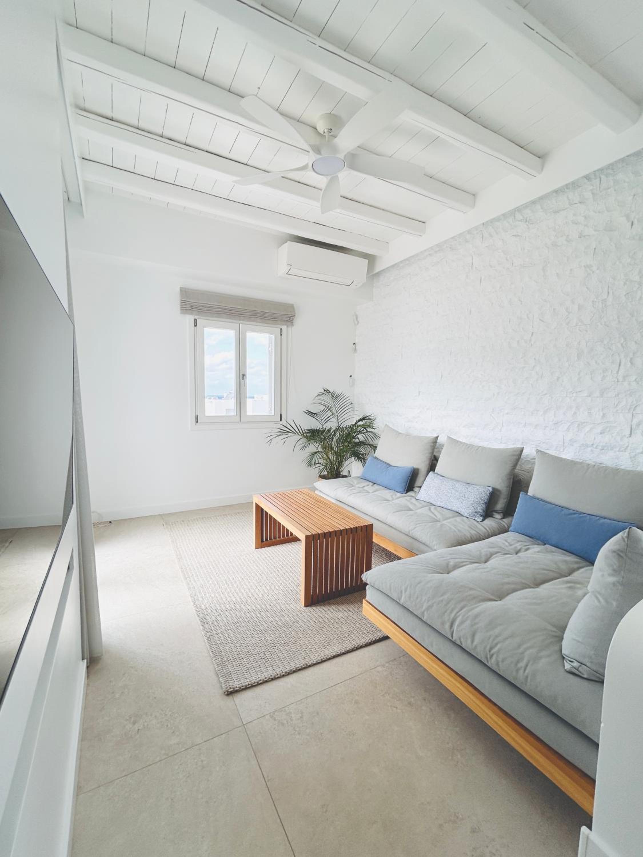 One-Bedroom House photo 1