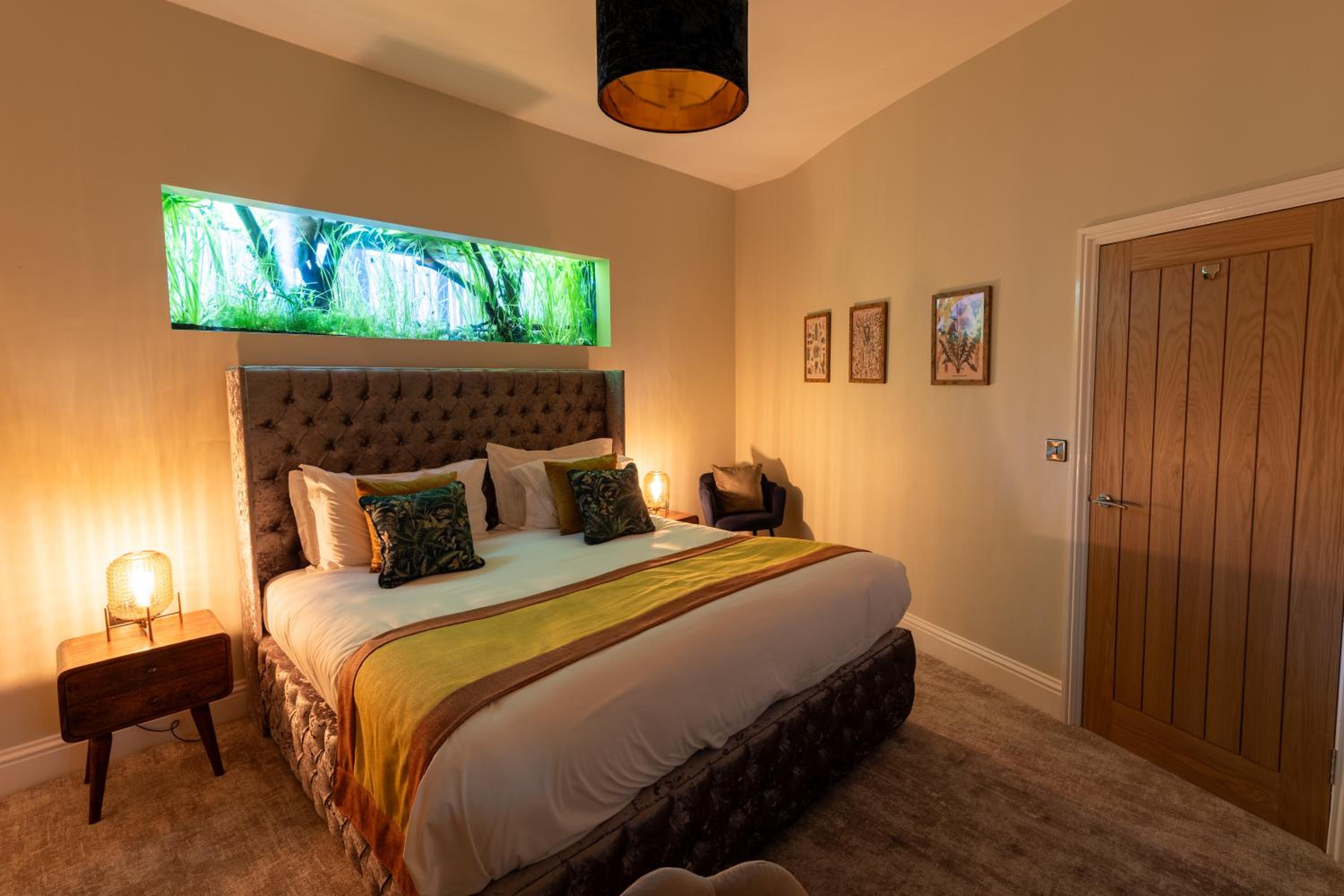 Joseph Banks Super King Suite with Fishtank