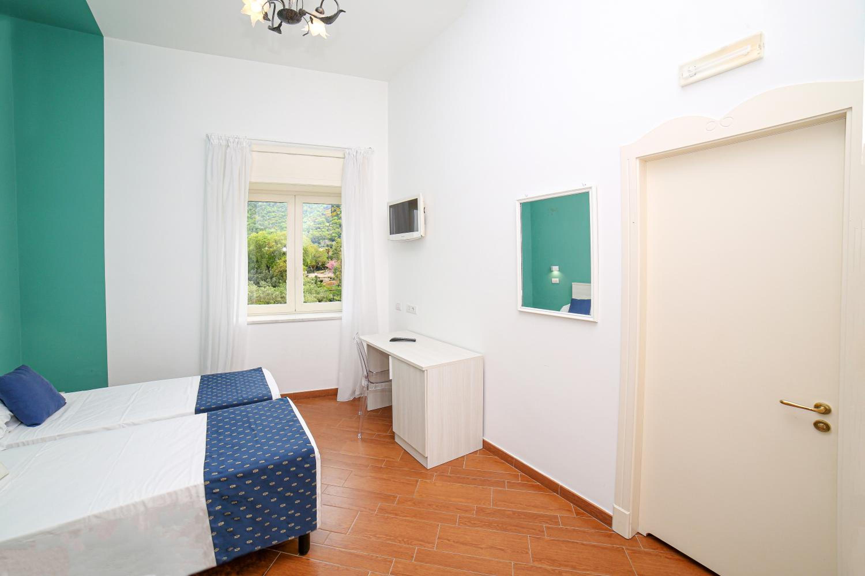 Economy Double or Twin Room - Photo 2