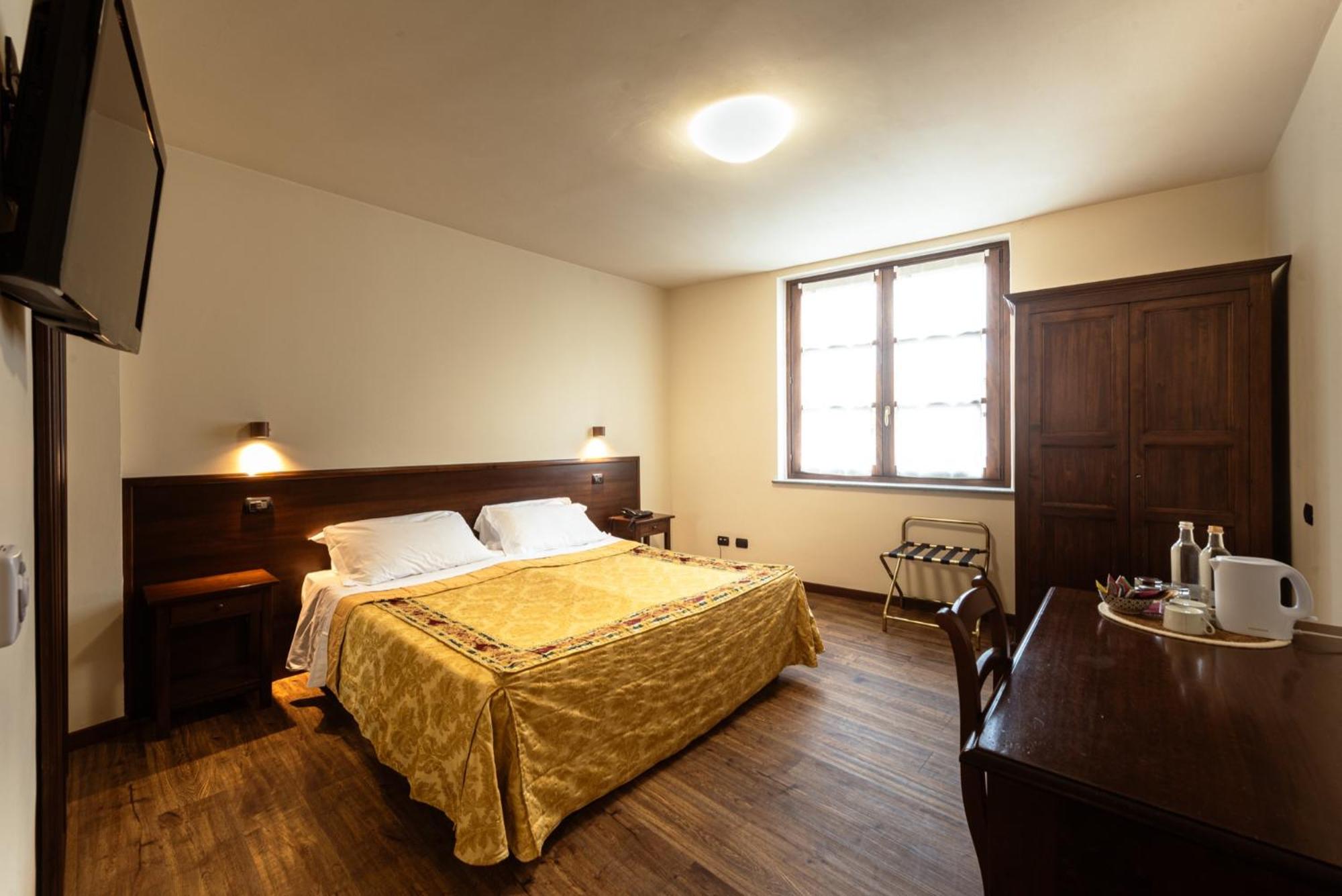 Double or Twin Room - Photo 9