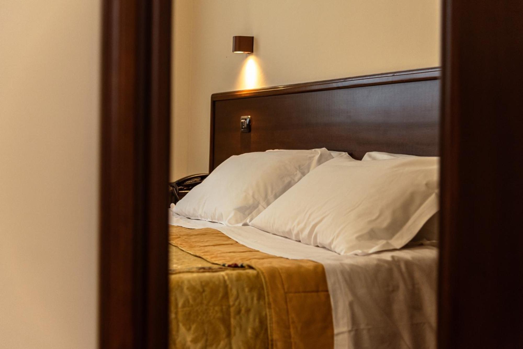 Double or Twin Room - Photo 17